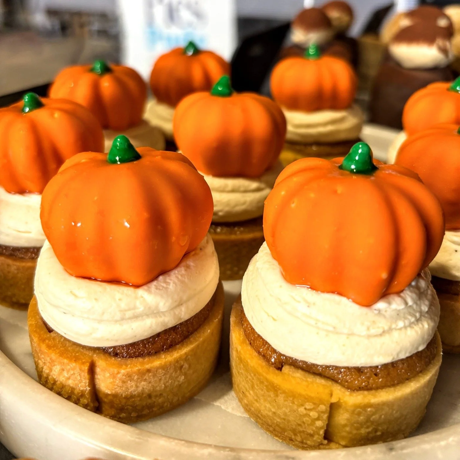 October Holt Market! 🎃

Join us next Sunday, 5th October for the marvellous @holtmarket ! 🤩

These gorgeous Pumpkin Pie Tarts are back at markets this month due to popular demand! Find both these and our Granny Smith Apple Entremet at BOTH @creake_