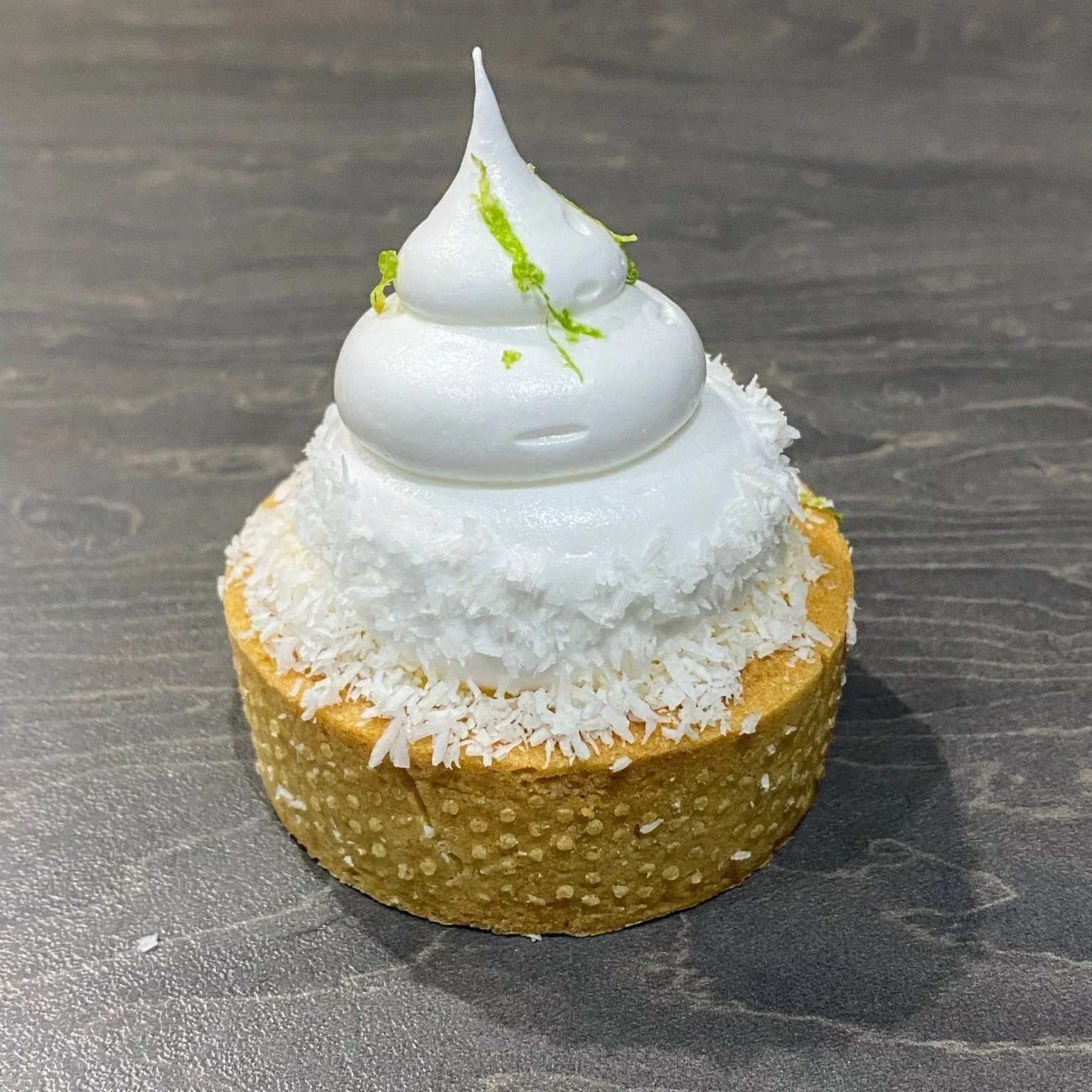 Next Sunday, 2nd November, brings the November Holt Market 😍

Next week's @holtmarket  is our last non-Christmassy menu but that doesn't mean it's any less special 🤩

On the display you will find...

- Strawberry Macaron (GF)
- Pumpkin Spice Macaro