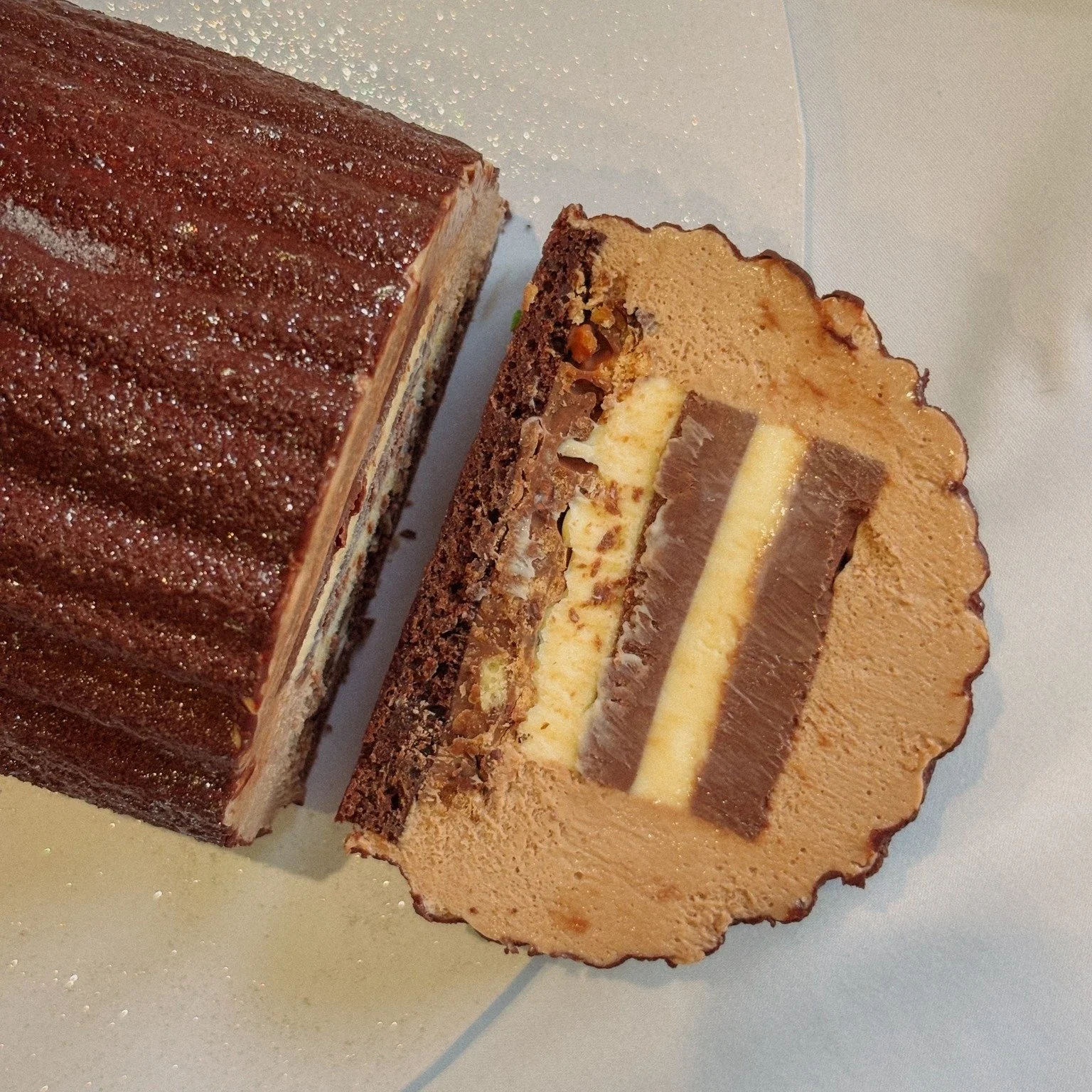 Christmas Chocolate Yule Log 🎄

Our delicous Chocolate Yule Log is back for another year, still the same incredible log shape but with a new component inside 👀

Yielding 12 generous portions this one is for the serious chocoholics! Layers of 56% da