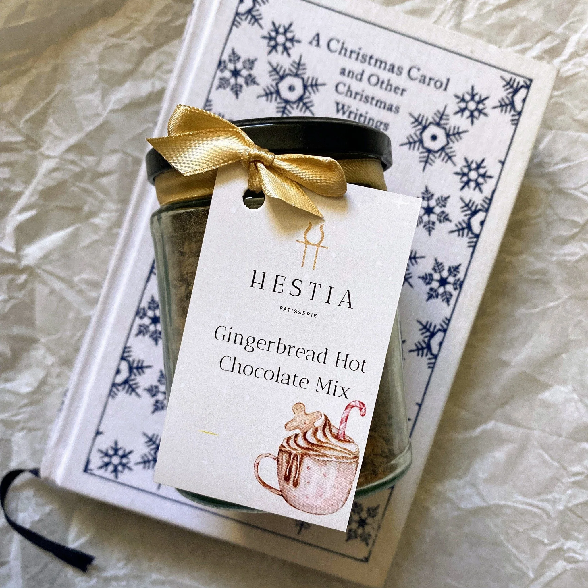 Gingerbread Hot Chocolate Mix 🍫🫚

Are you feeling spicy? This fiery blend of 56% dark chocolate, light brown sugar and ground ginger will definitely warm you up as the cold nights draw in ❄️

Our Gingerbread Hot Chocolate Mix can be combined with a