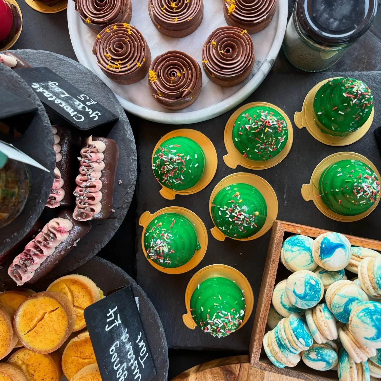 Still two more days to place your Christmas orders 👀

Whether you are looking for a show stopping centre piece or a selection of different items to suit everyone&rsquo;s taste, look no further than Hestia Patisserie 🎅🏼 

Visit our website for more