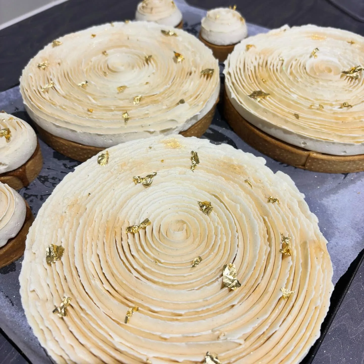 Only a few more hours to place your Christmas Pre Orders! 🎅🏼 

We are almost at capacity with our large dessert orders so don&rsquo;t hesitate and miss your chance to sprinkle a little Hestia Patisserie magic on Christmas Day 🎄 

📸 Gingerbread Pl