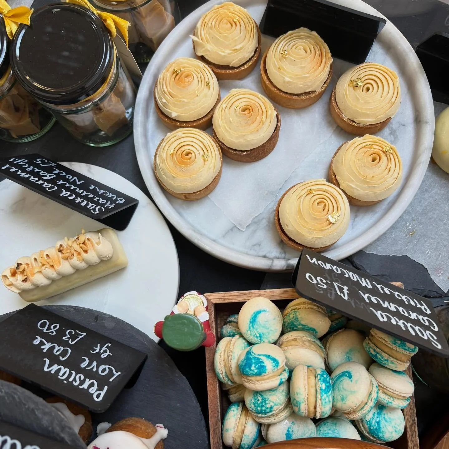 Here at @creake_abbey with a display to choose from for people who haven&rsquo;t had a chance to pre order 🤩

Find us in the first studio on the right as you walk ❤️

Singing Christmas carols with @wearemayu feeling festive 🎅🏼 

We will be here un