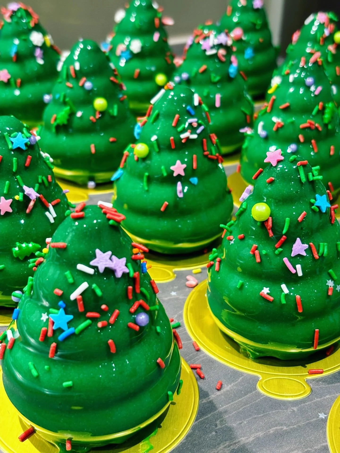 The Merriest of Christmases to you all! 🎅🏼 

Thank you all for supporting Hestia Patisserie this year, it means the absolute world to me! 🥹

So much hard work goes into running this business, even on the small scale that I am, but you make it all 