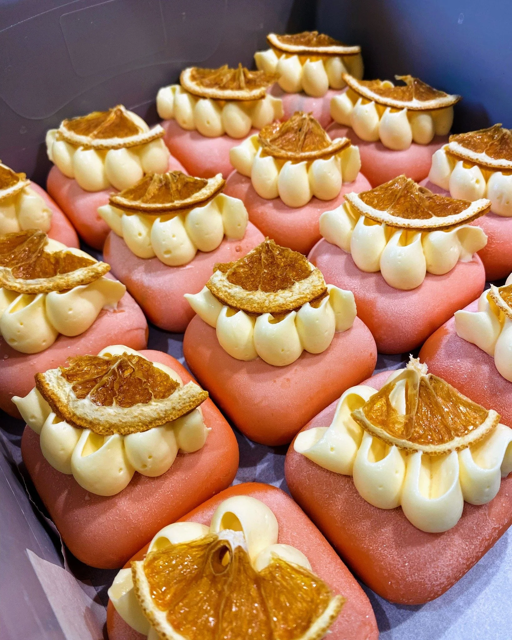 Creake Abbey May Farmer's Market 🤩

We are back at the sunny (🤞) @creake_abbey  for next Saturday's Market, 9.30am-1pm 🥰

On the menu you will find..

- Strawberry Macaron (GF)
- Apple Macaron (GF)
- Peanut Butter Macaron (GF)
- Coconut Passionfru