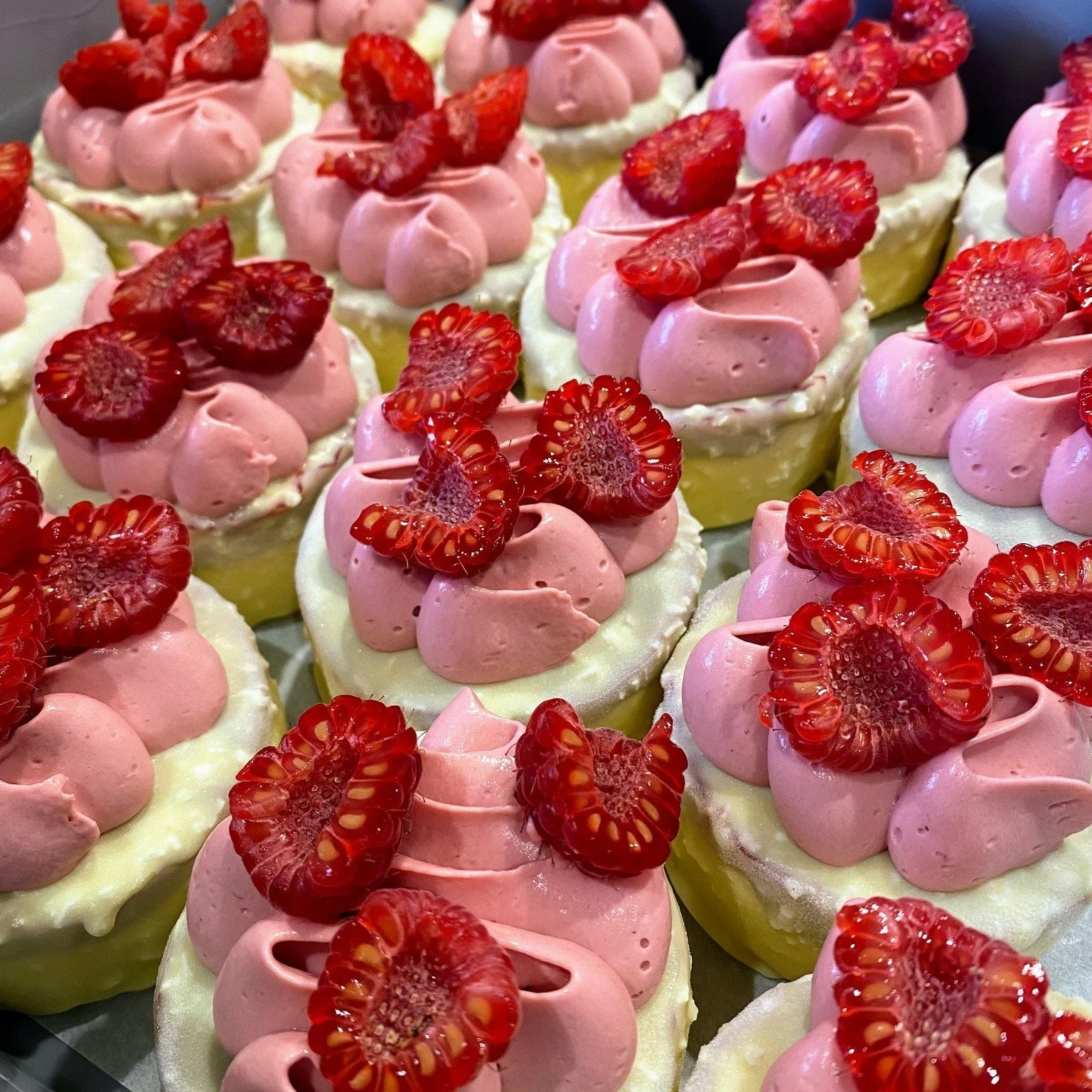 Next Sunday, 7th June, join us at the marvellous @holtmarket between 10am-3pm!

On this month's menu, you'll find something for every palette, rich and chocolatey, light and fruity, a little bit of amaretto and a whole lot of flavour! 🤩

- Chocolate