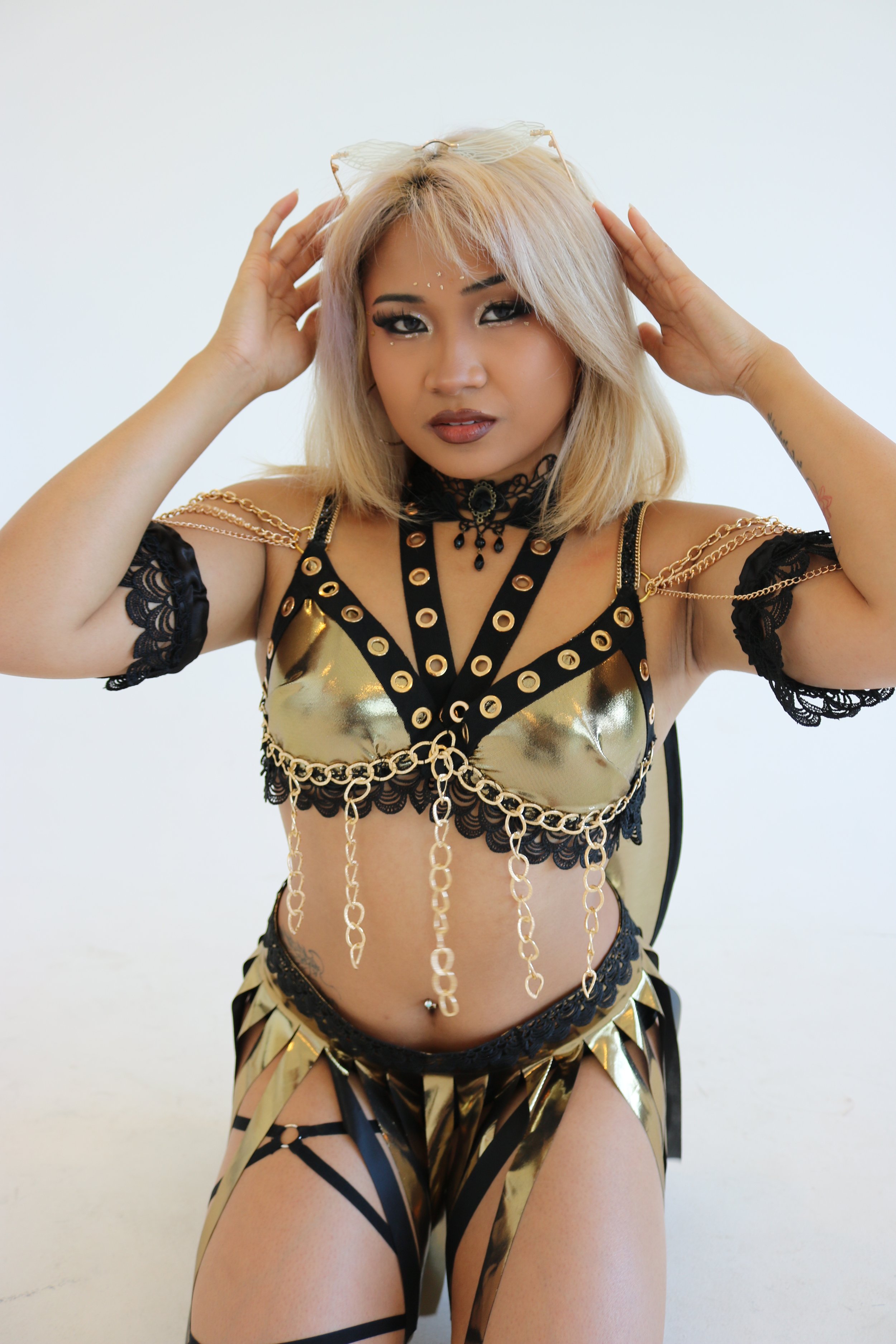 Golden Girl Chérie Rave Set 7.JPG
