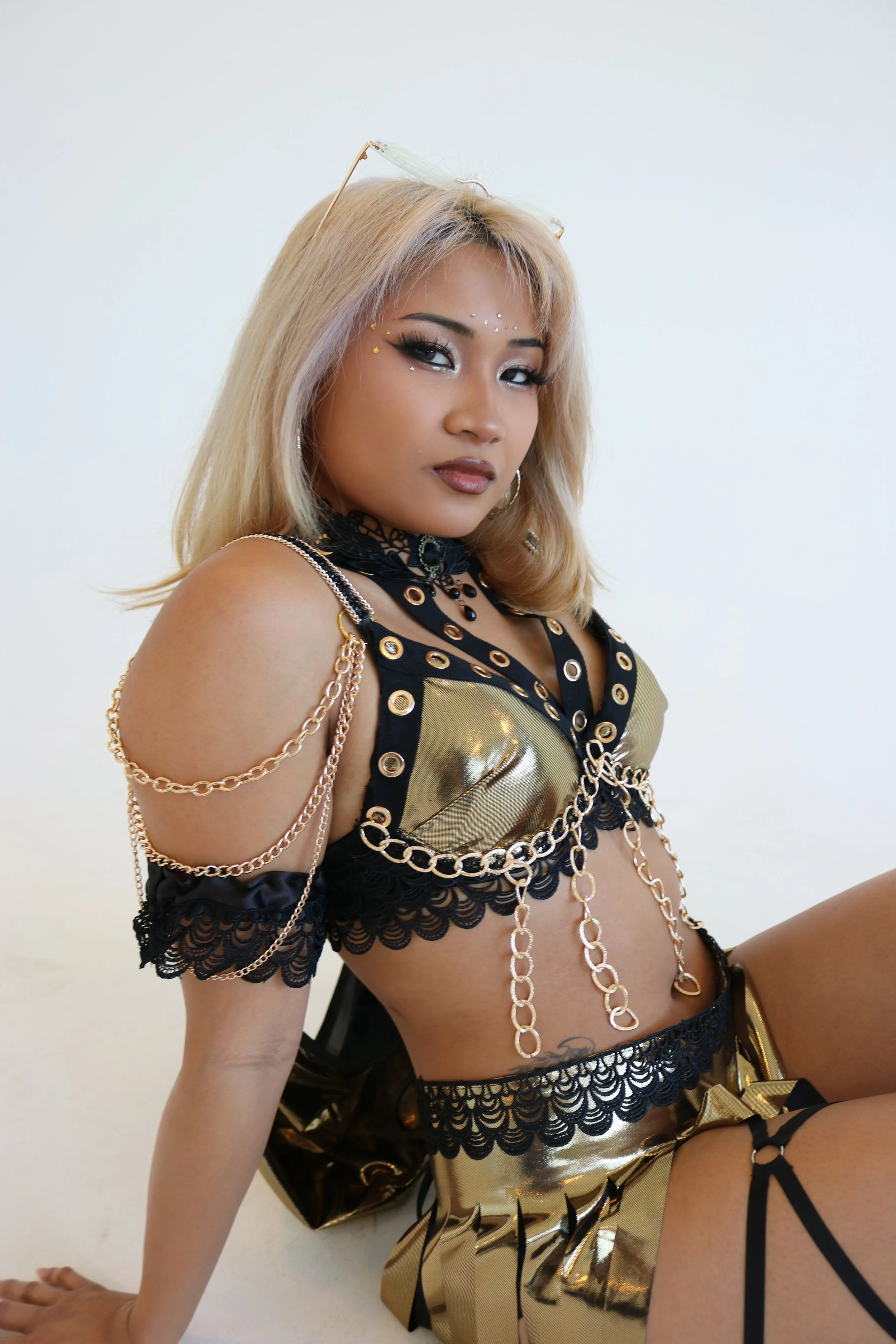 Golden Girl Chérie Rave Set 2.JPG