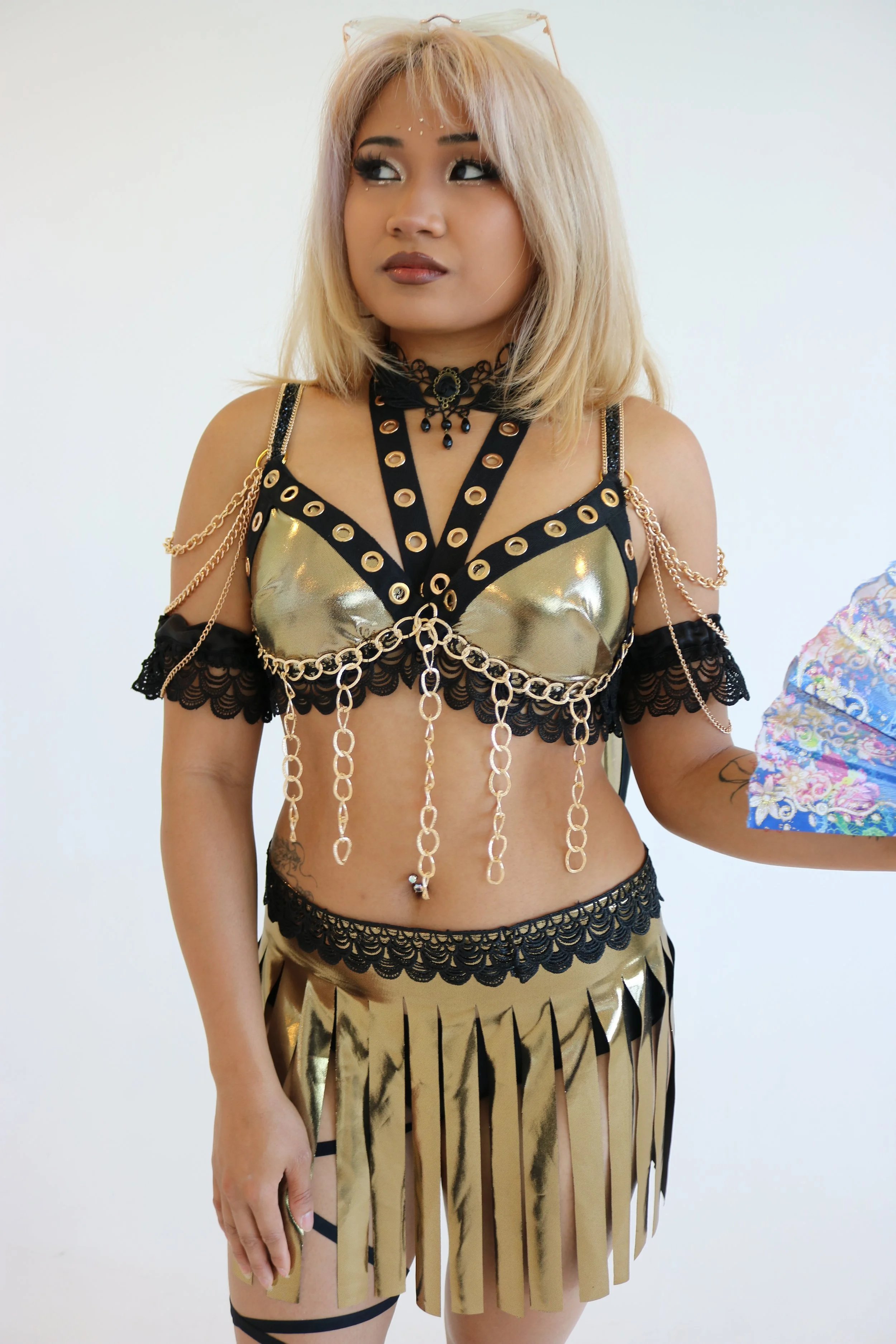 Golden Girl Chérie Rave Set 4.JPG