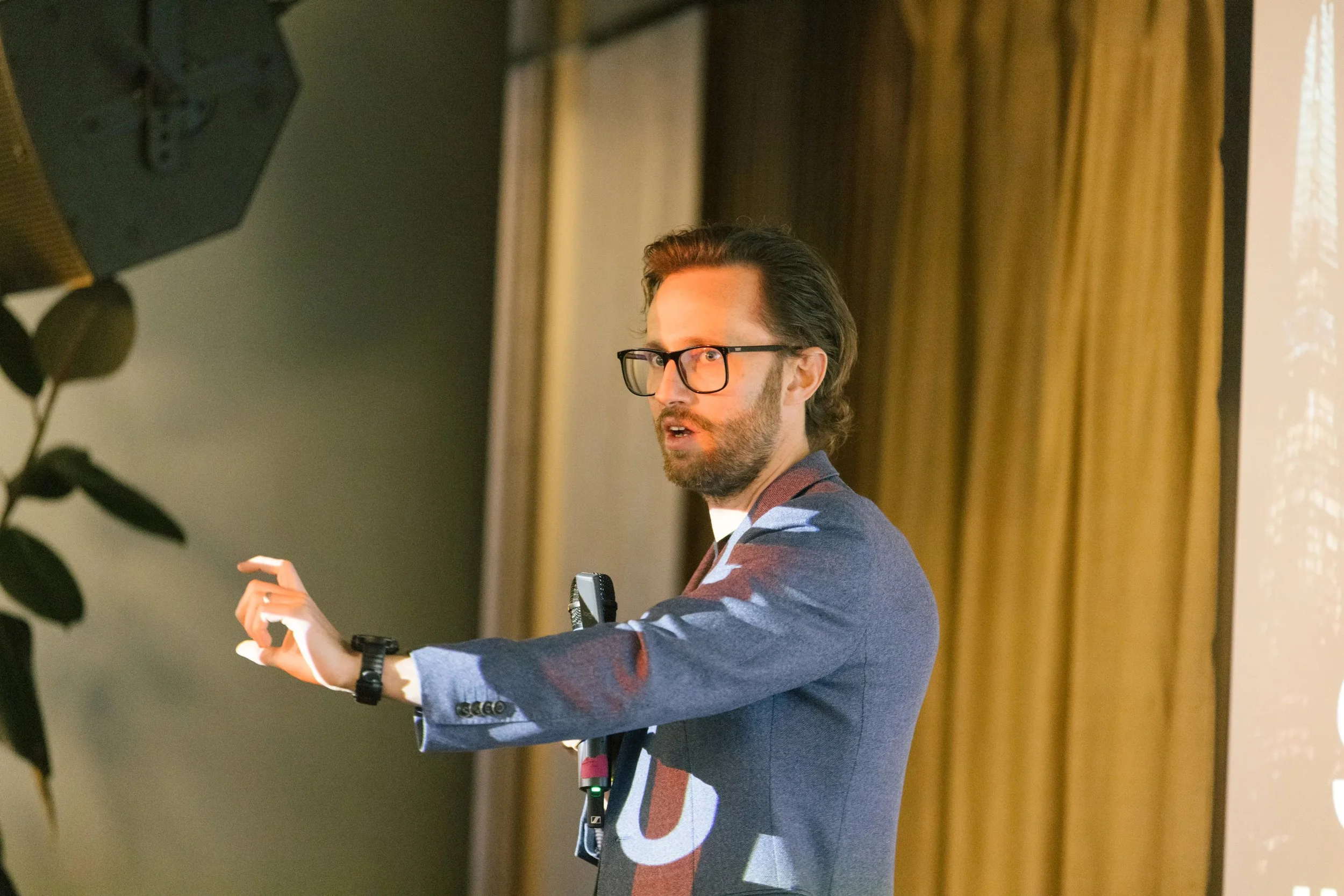 188,560 passengers flying from New York to London annually: how built world AI can offset its carbon footprint (and some)