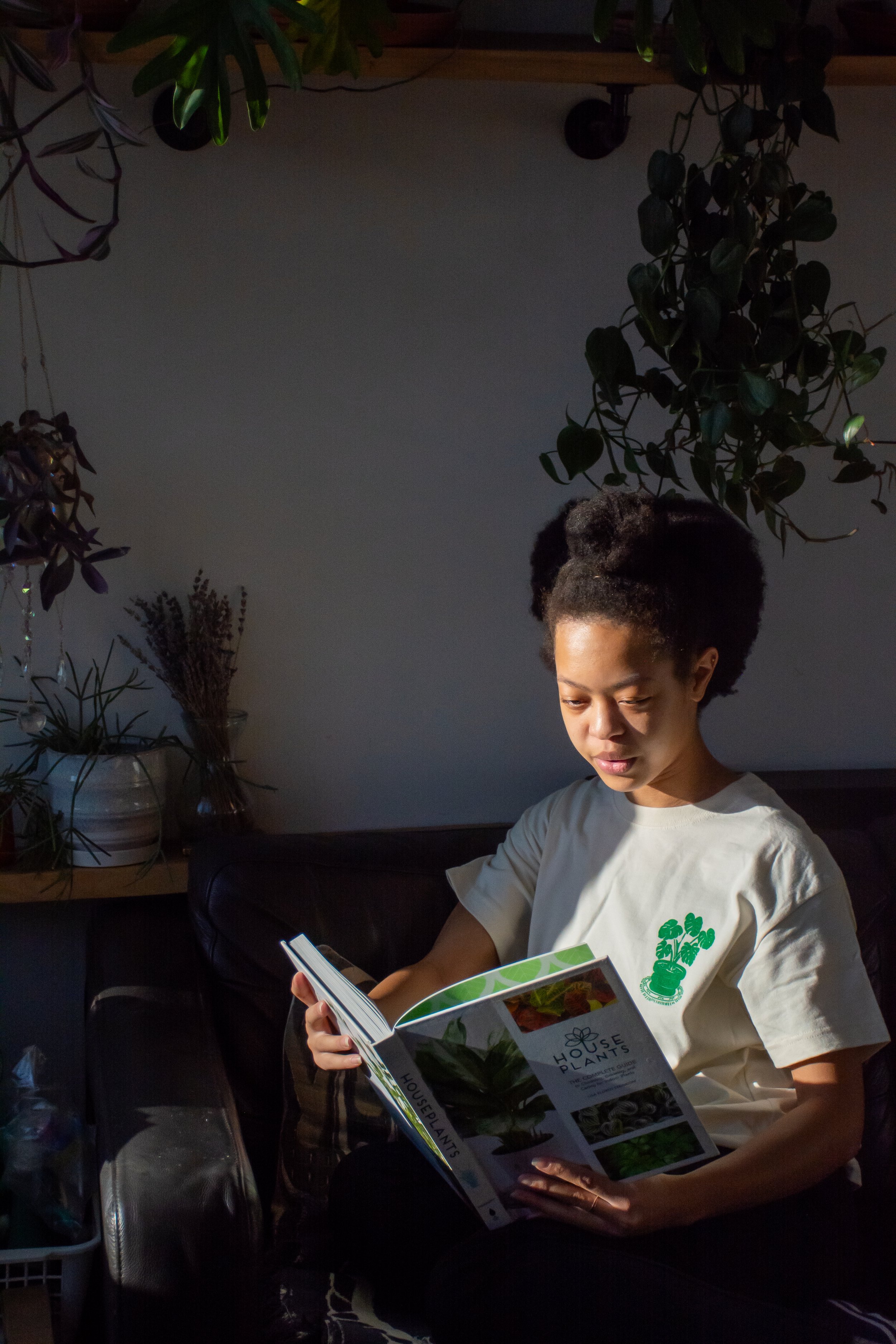 MG_Merch_Monsterra Tee_Model_Nia_1.jpg