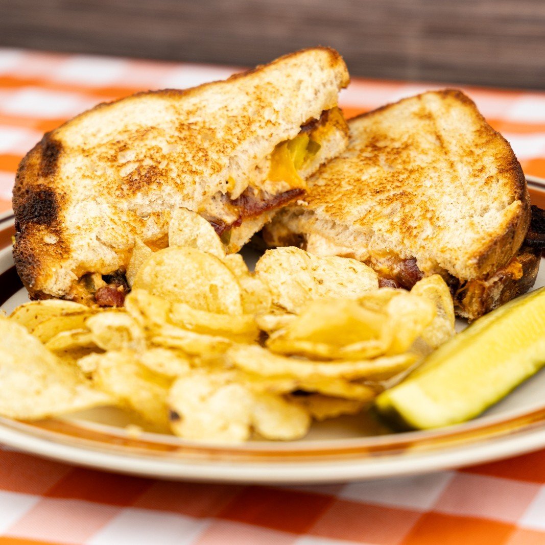 🌶️🍞Get ready to take your taste buds on a spicy ride with our May deli made-to-order special! 🔥

Introducing our Jalapeno Popper Grilled Cheese - a perfect blend of house-made Pepper Jelly Cream Cheese, Beeler's Bacon OR Seasoned Tempeh (Vg), pick