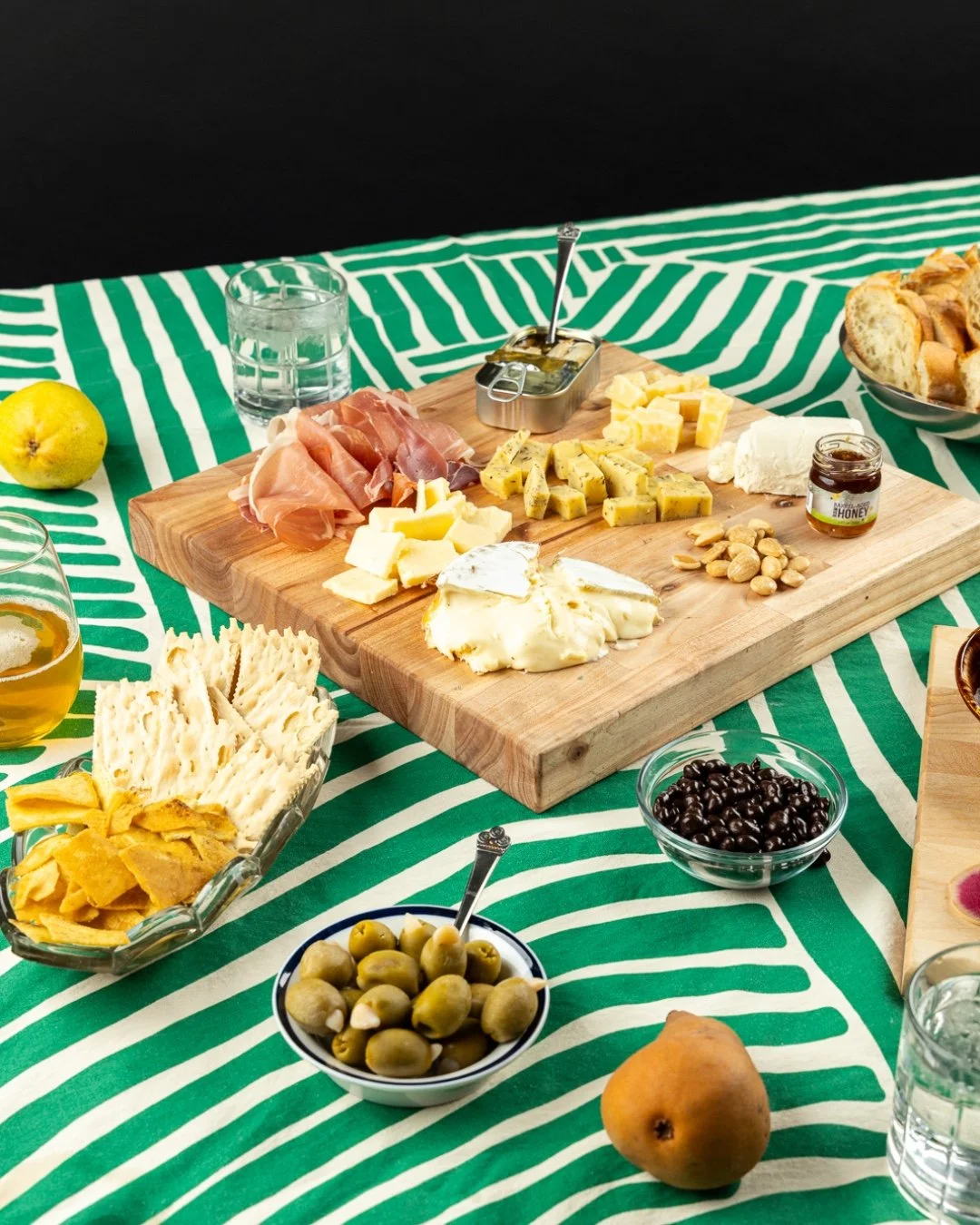 All your holiday snacking, solved. ✨
From crowd-pleasing classics to elevated bites, Eastside is your one-stop shop for end-of-year entertaining. This charcuterie spread is just a taste of what we offer, every item featured is easy to find and even e