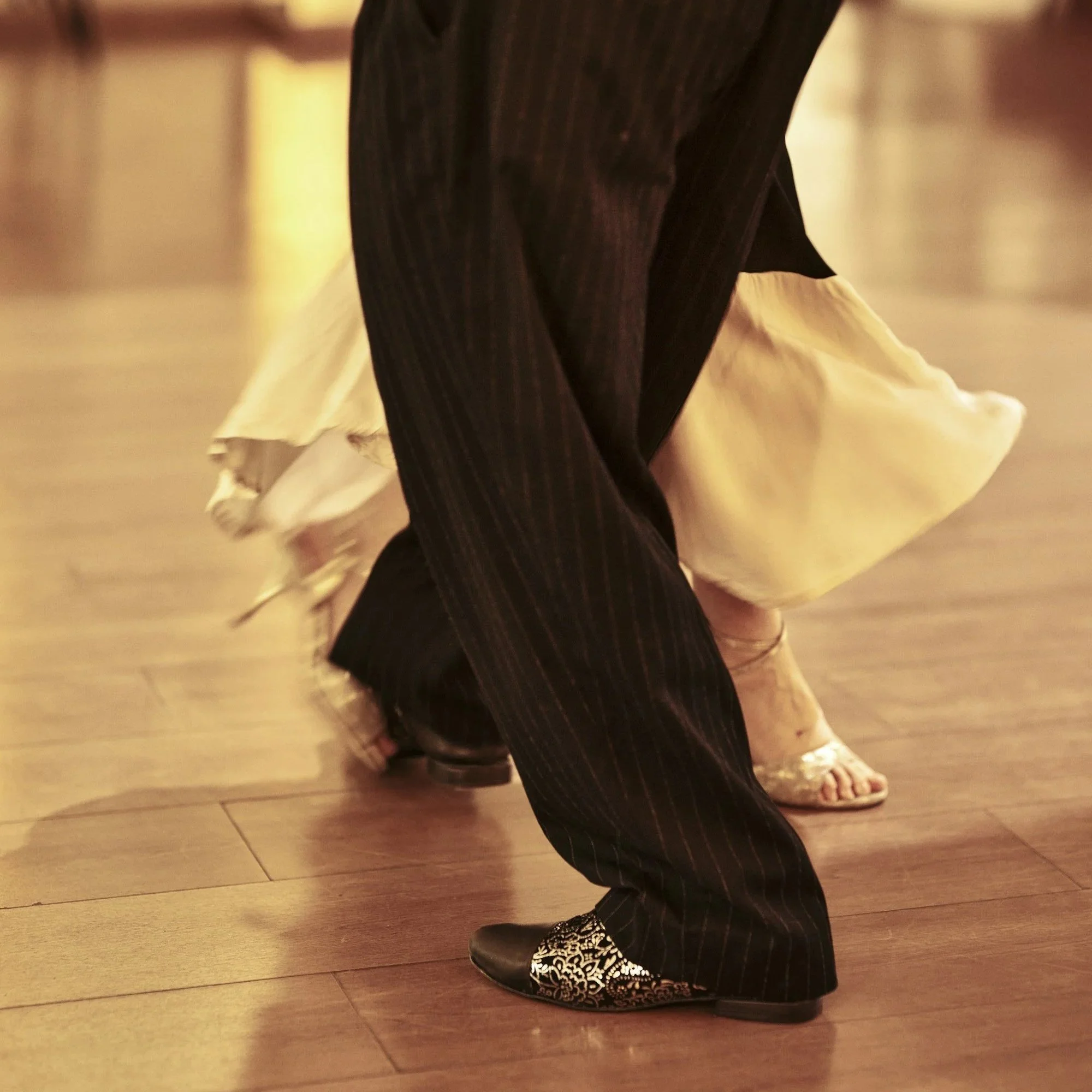 WALTZ! Beginner Social Dance