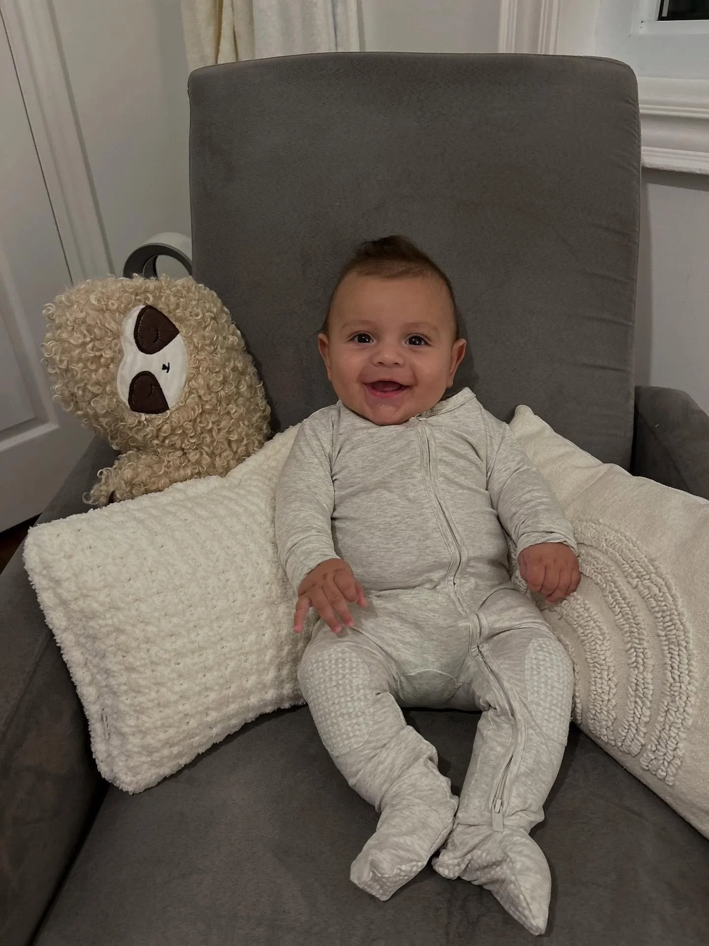 HAPPY FRIDAY Y&rsquo;ALL 🤍🩶
Cutie pie looking so handsome in our Moon Grey!!! 🩶Hope you are as happy as he is today 🤍 Hoping everyone has a wonderful long weekend!! 🤍 Sending so much love 🥰

#babywear #baby #momlife #newmom #momsofinstagram #ba