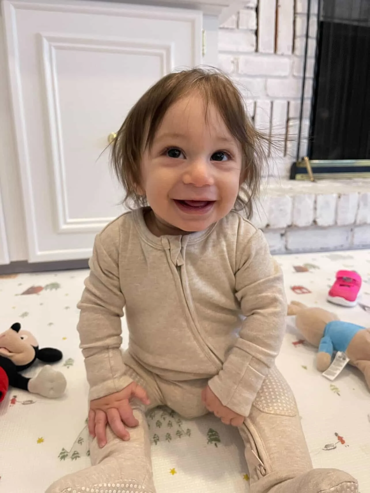 It&rsquo;s Tuesday which means it&rsquo;s almost Friday 😂 
ALSO baby boy is looking so happy and cute in our onesie 🤎🤍 

#smallbuisness #momlife #happybaby #crawlers