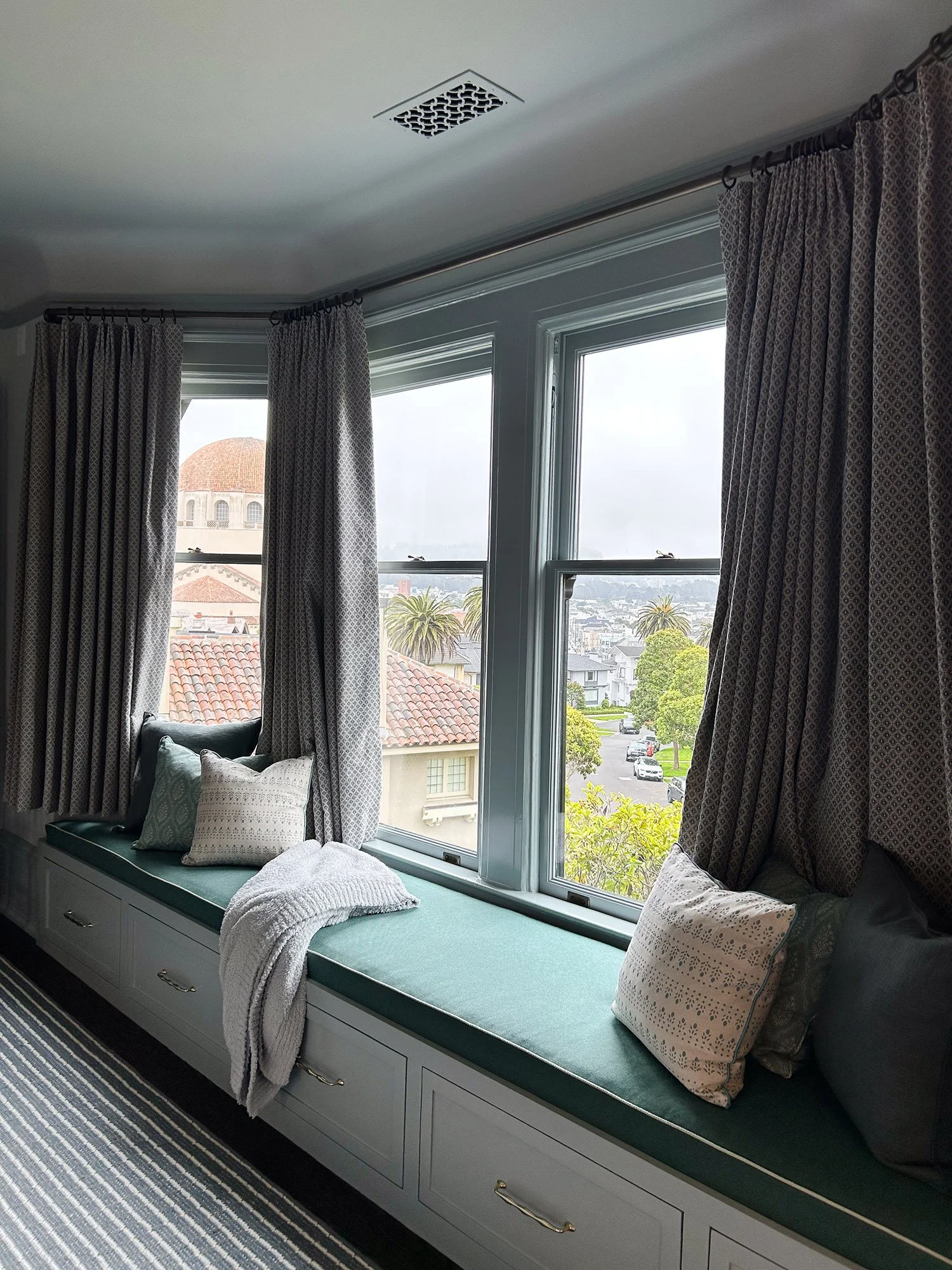 Larkspur-Builders_Presidio-Terrace-San-Francisco_Window-Seat
