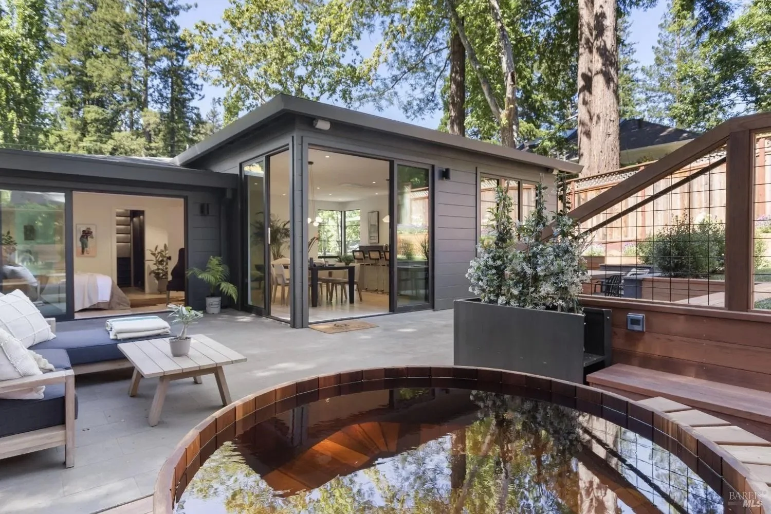 LarkspurBuilders_PolskyPerlsteinArchitects_Yard