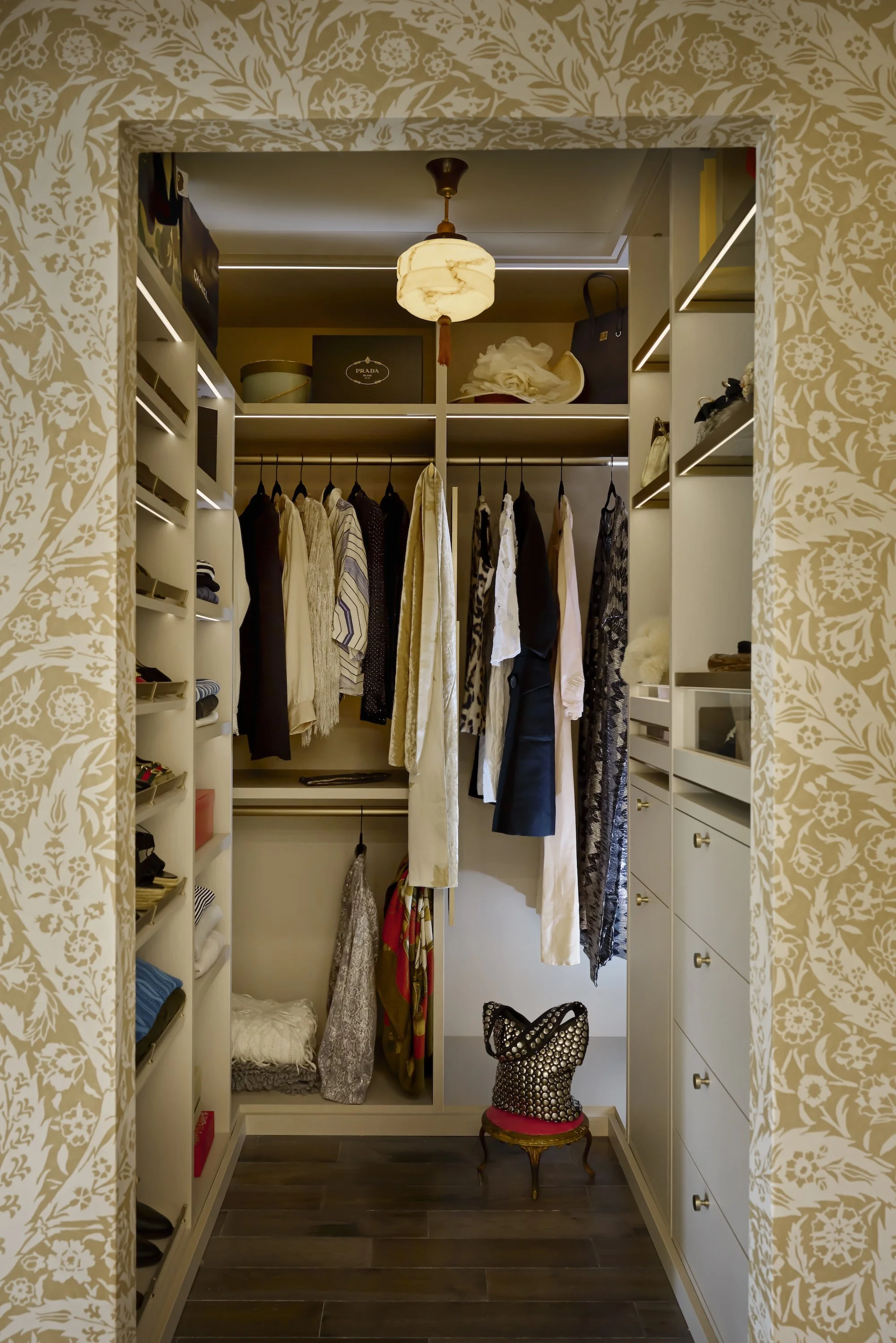 brooklyn-heights-ny-interior-design-photography-walk-in-closet-tori-sikkema-photography-hallie-goodman-142.jpg