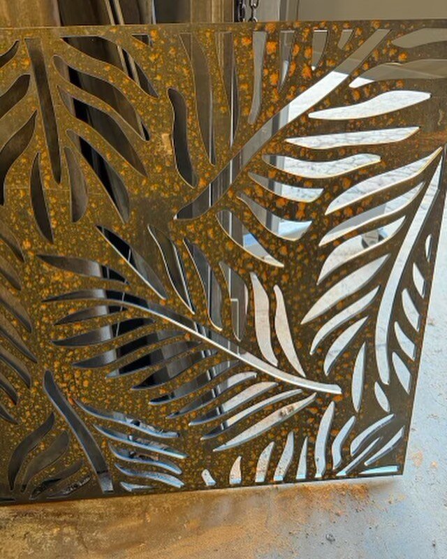 &hellip;when corten steel meets organic&hellip;
&hellip;excited about this playful corten screen that we created as a backdrop for a cool plunge pool with @brooksidecustomhomesatl.  The custom leaf pattern was laser cut @atlanta.ironworks and offers 