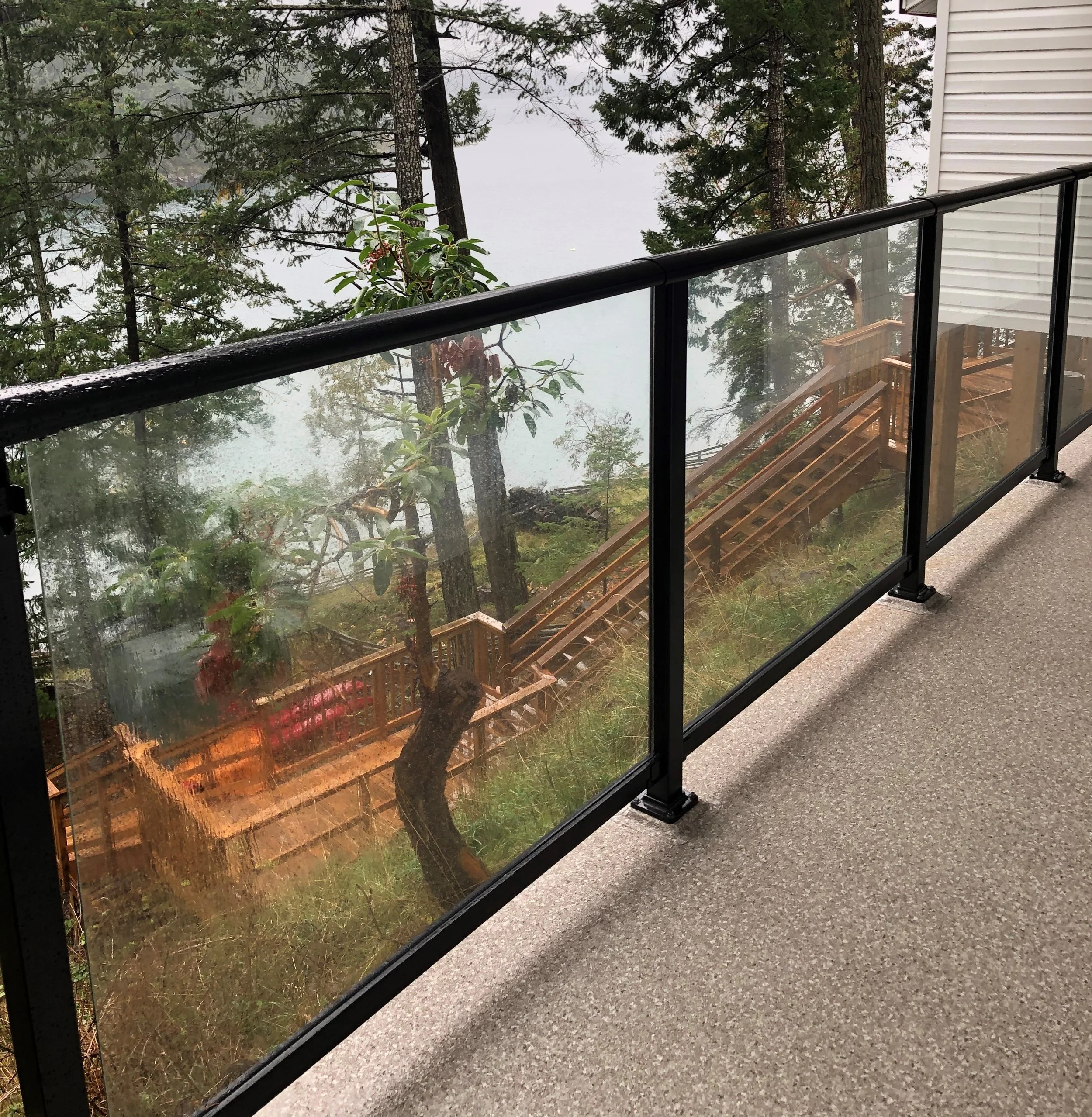 vinyl decking with aluminium and glass railing