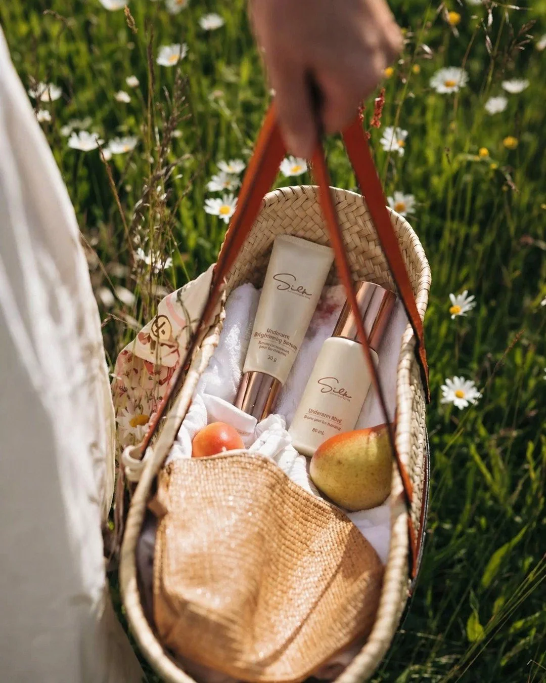 Spring is in the air, and so is the freshness of Silk Skin Care! 🌸

Embrace the season with radiant, smooth underarms, whether you're out for a picnic or just soaking up the sun.

Our Underarm Mist and Brightening Serum are your perfect companions f