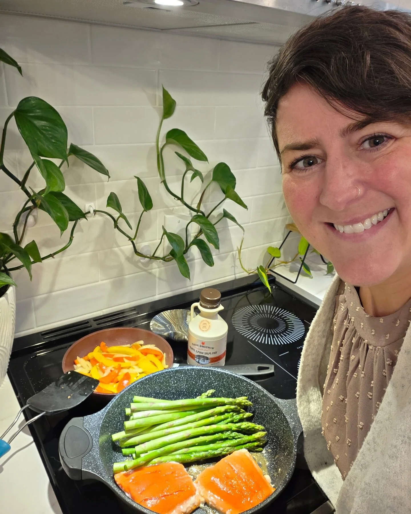 Cook with Colour! 🎨

&ldquo;If you&rsquo;ve met me, Im all about keeping it simple! When planning a meal or plate; aim for a balance nutrients and the more colours = the more vitamins and minerals. 

Today I was too busy to cook a grain; but to ensu