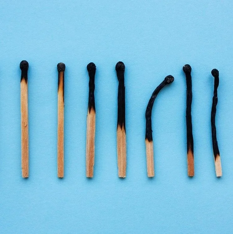 Feeling like you are running on fumes, caffeine, and pure stubbornness? Burnout hits harder than a Monday morning with no coffee. It can sneak up slowly or smack you out of nowhere, and it is more common than most people admit.

Here are some signs t