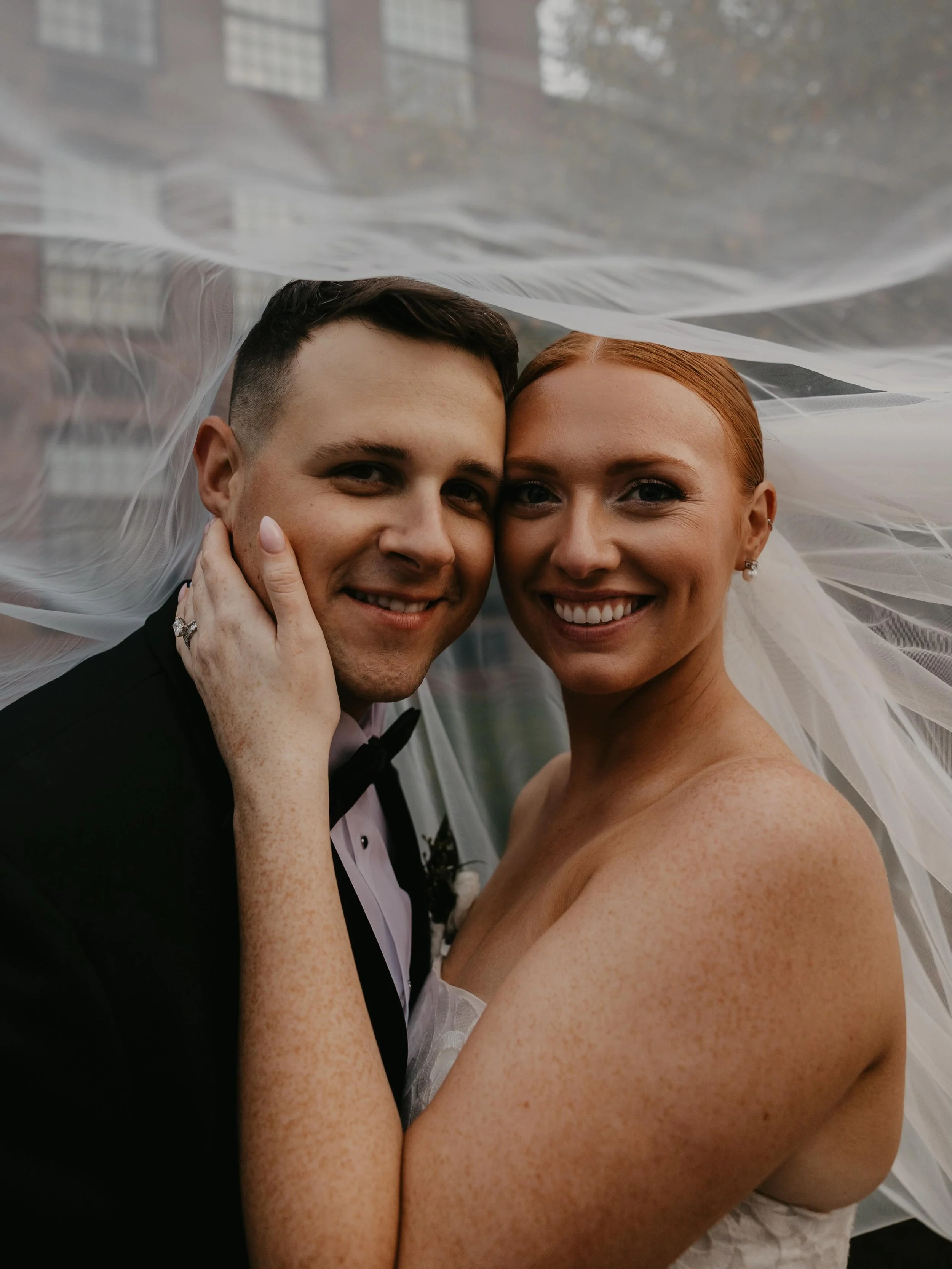 Soft light. Timeless beauty. The sweetest veil moments. ✨

For Colleen, we created bridal glam that felt elegant, effortless, and completely like her from start to finish. 🤍

Makeup @simplyelegantbridal 
Hair @studioblueny 
Photography @_flashmephot