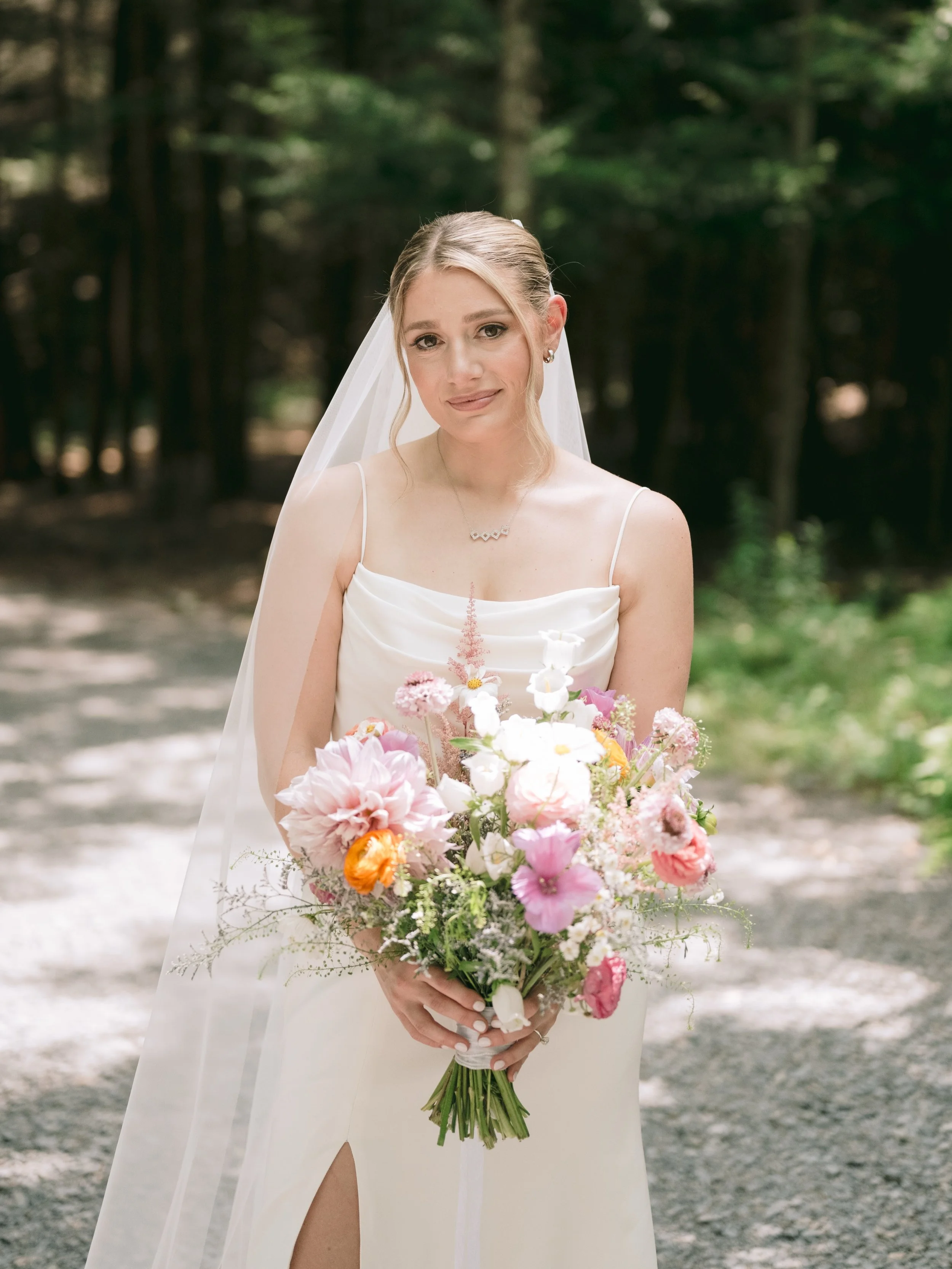 Romantic, elevated beauty that still feels like you. 🤍

From intimate Hudson Valley celebrations to full bridal parties and destination weddings, the Simply Elegant Bridal Beauty team provides luxury hair and makeup designed to photograph beautifull