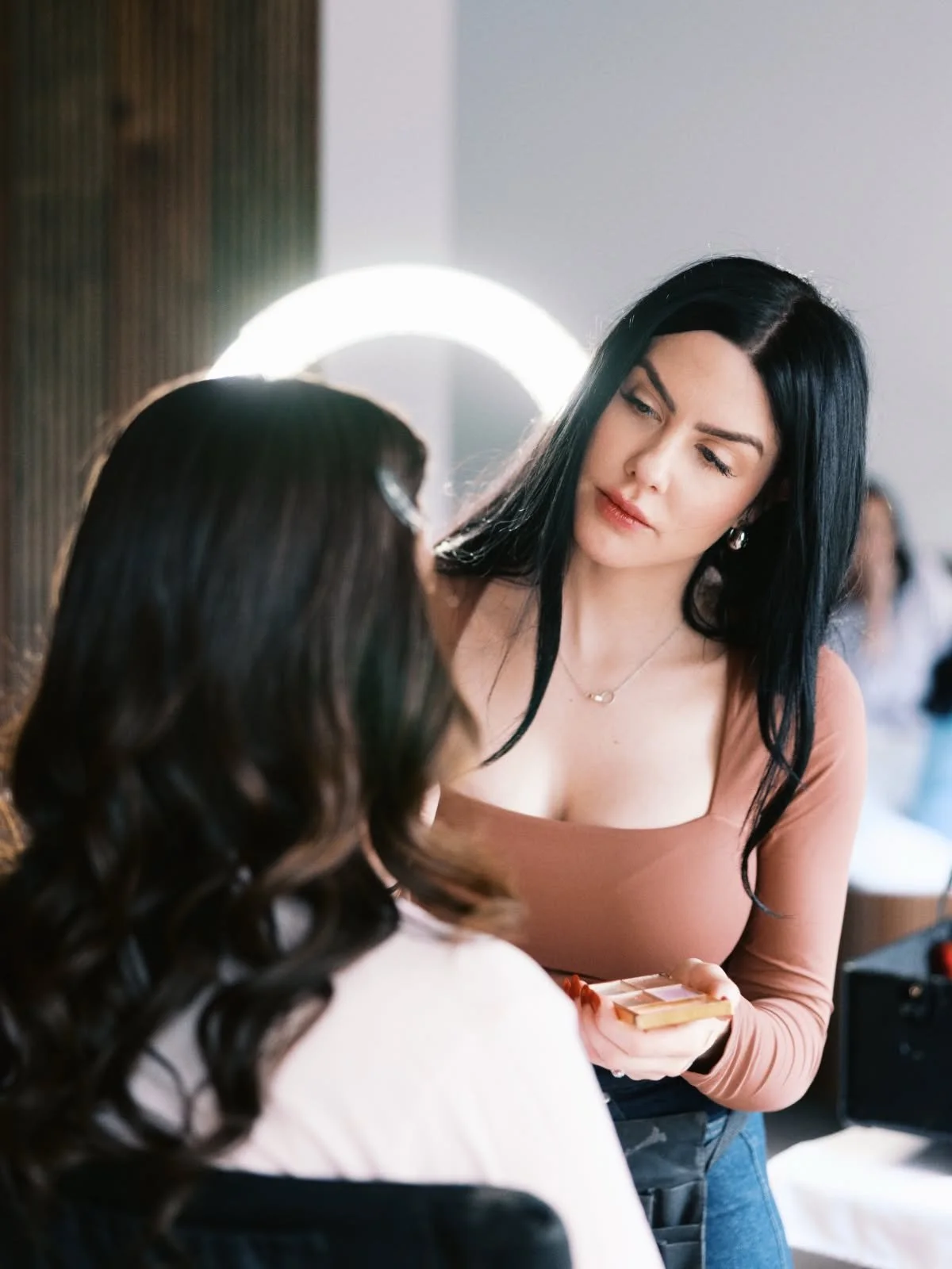 The beauty of a wedding morning is often found in the moments in between. 🤍

The conversations, the anticipation, the quiet moments before everything begins.

A little behind-the-scenes glimpse of what we love most about being part of these mornings