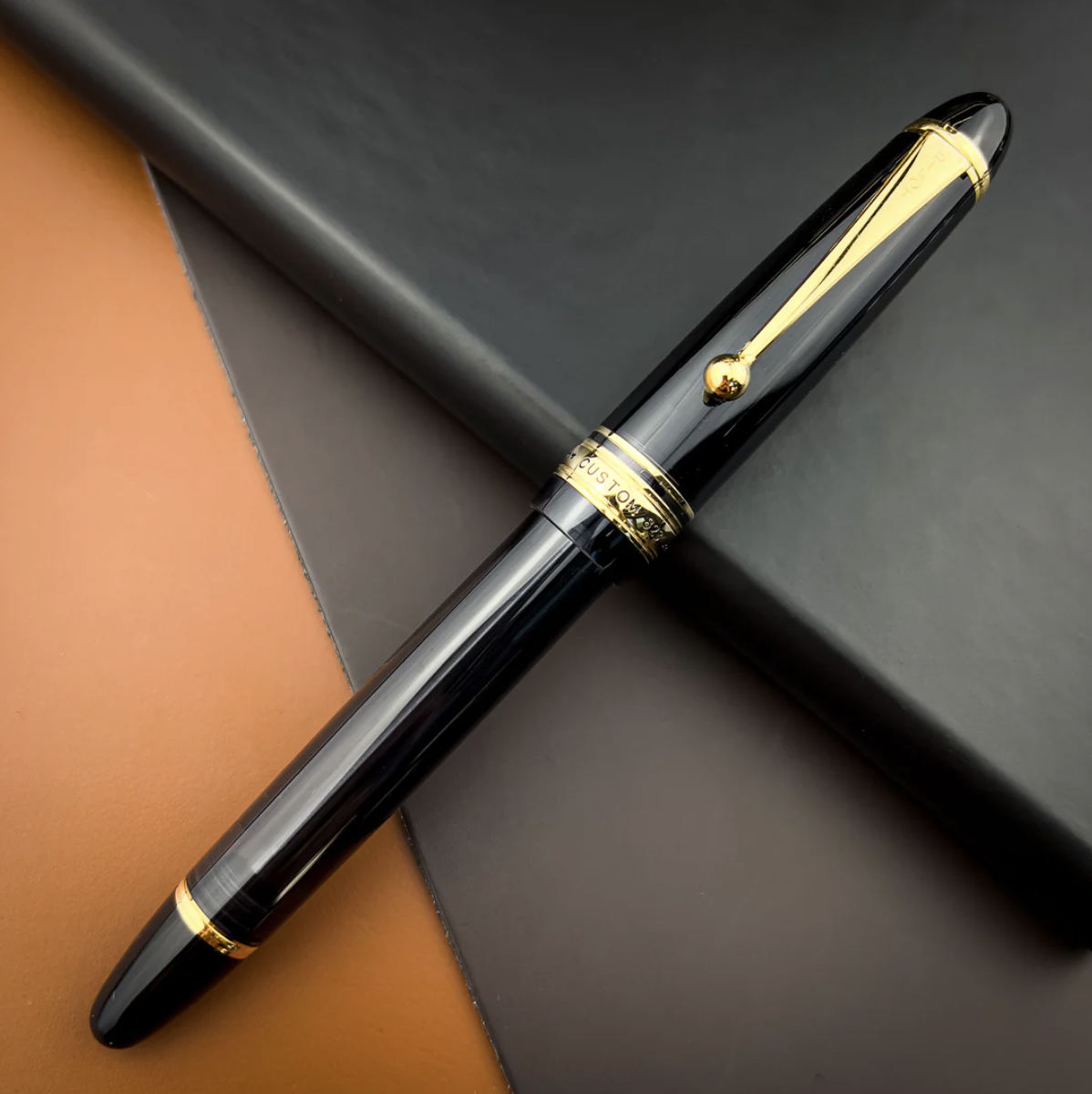 Photo of the Pilot 823 fountain pen in Smoke on sale at Atlas Stationers