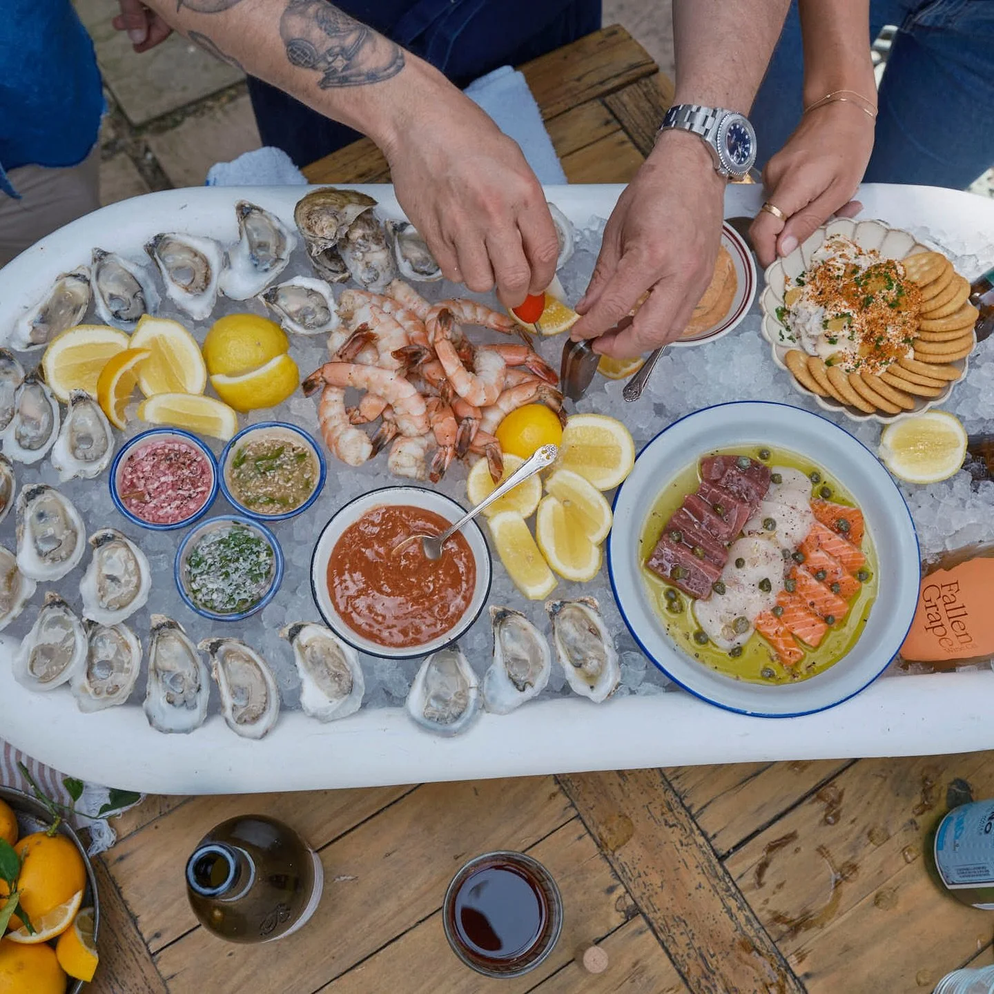 We Cater ๐๐คฟ๐ชธ๐ 
Raw Bar, Ice Sculptures, Cocktail Hour, & Beyond ๐ซถ๐ซถ๐ซถ
Email us at shello@queensrawbar.com to make your raw bar dreams come true ๐ช