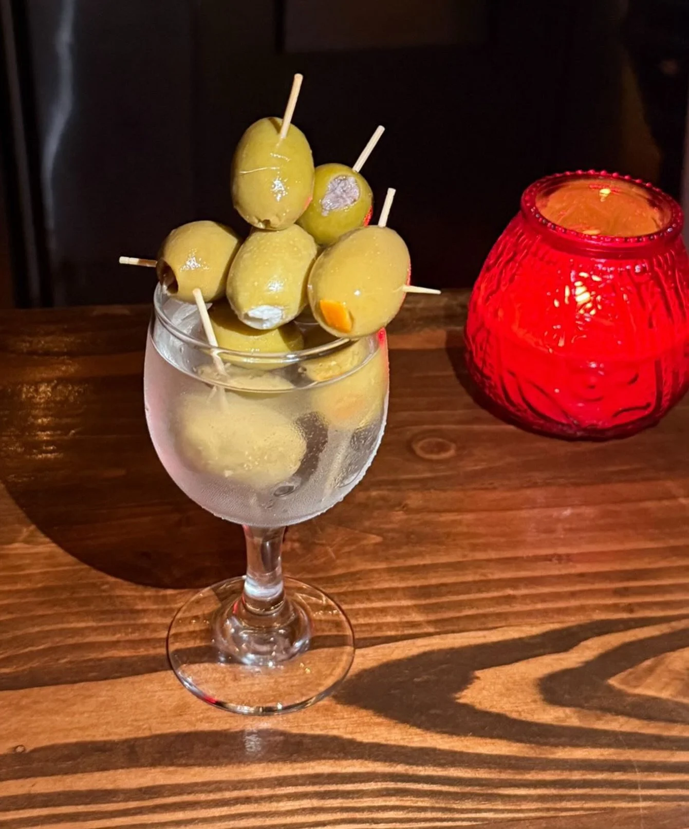 Acceptable behavior this holiday season 🐚
Now Pouring Martinis🍸 
📸 @makenaelke_