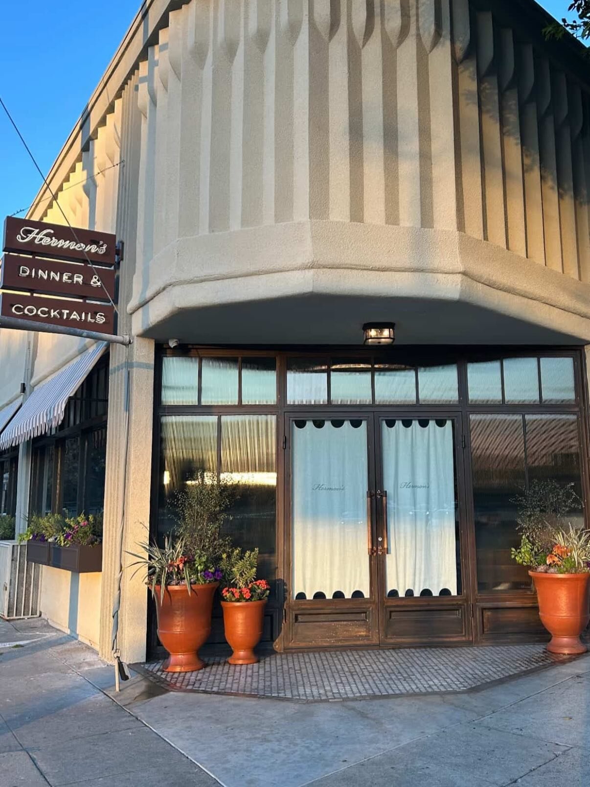 Can&rsquo;t believe we&rsquo;re already three months in! 

Exterior beautifully captured by @casanovadarling