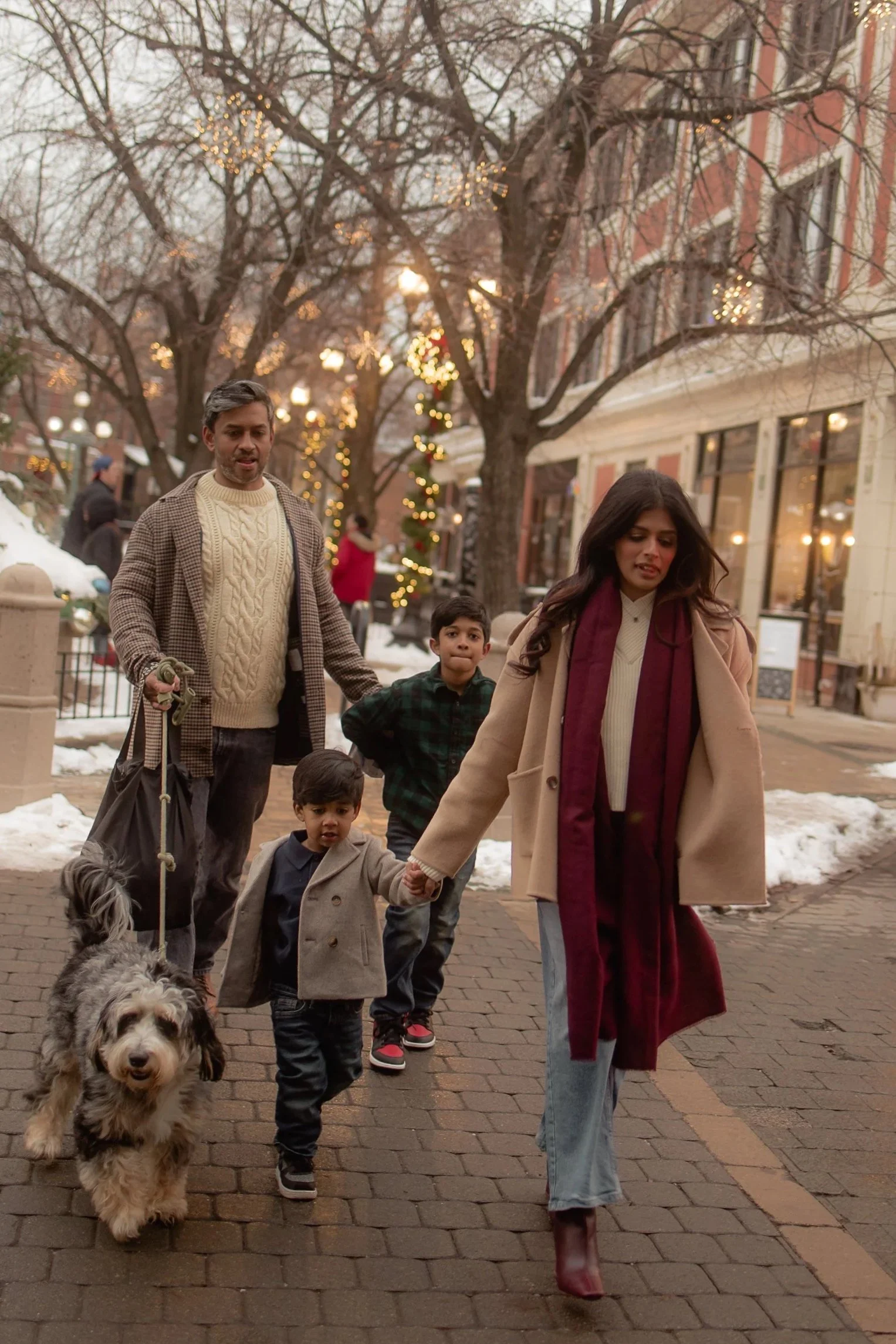 932A9900Nitya-Sharma-CHRISTMAS-AT-LINCOLN-SQUARE-SESSION-FAMILY-CHICAGO-ILLINOIS-RAVENSWOOD-DOCUMENTARY-PHOTOGRAPHY-BY-MARIA-RIVERA.jpg