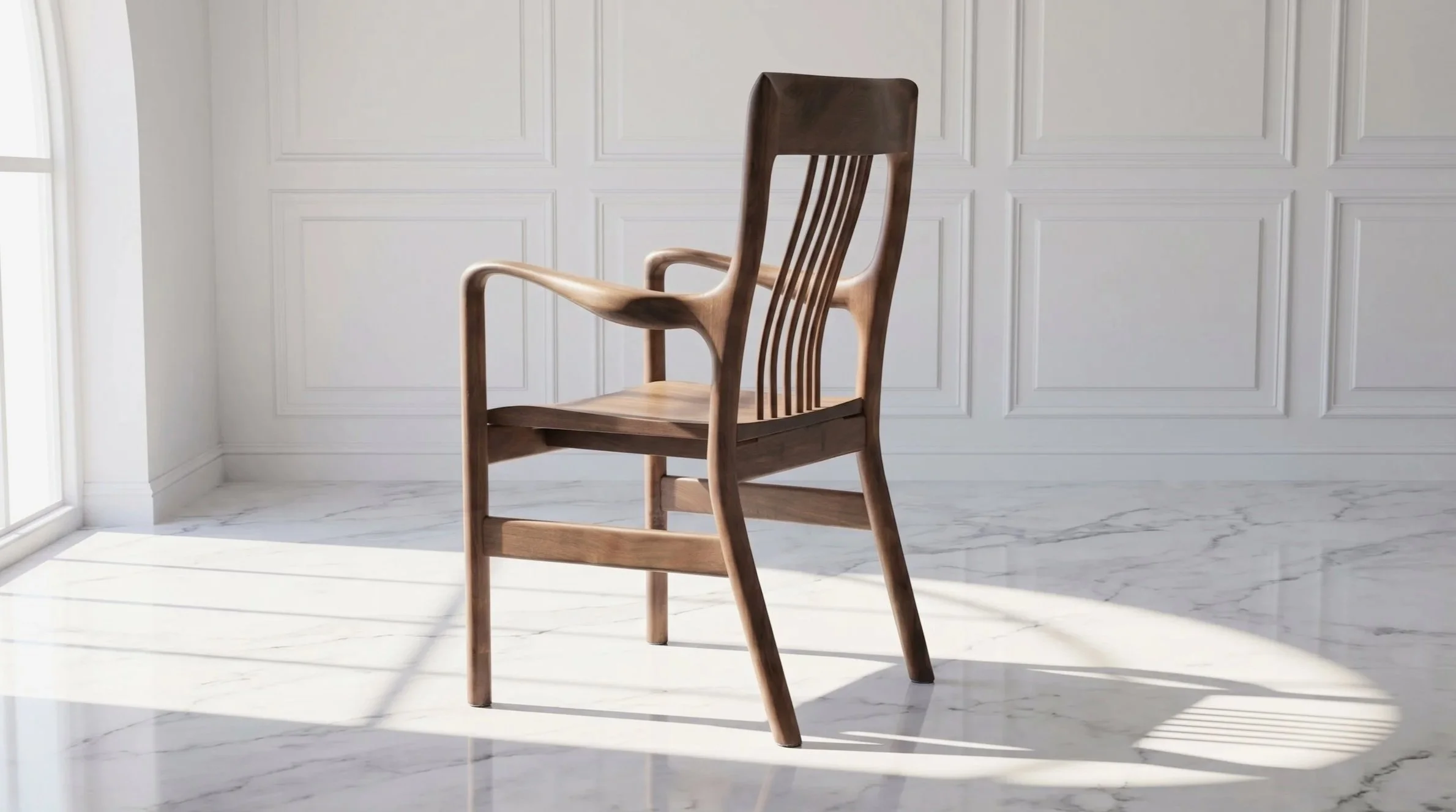 Chaise de cuisine LOIC en bois de noyer dans une pièce lumineuse avec murs blanc cassé, sol en marbre blanc avec veines grises, et lumière naturelle