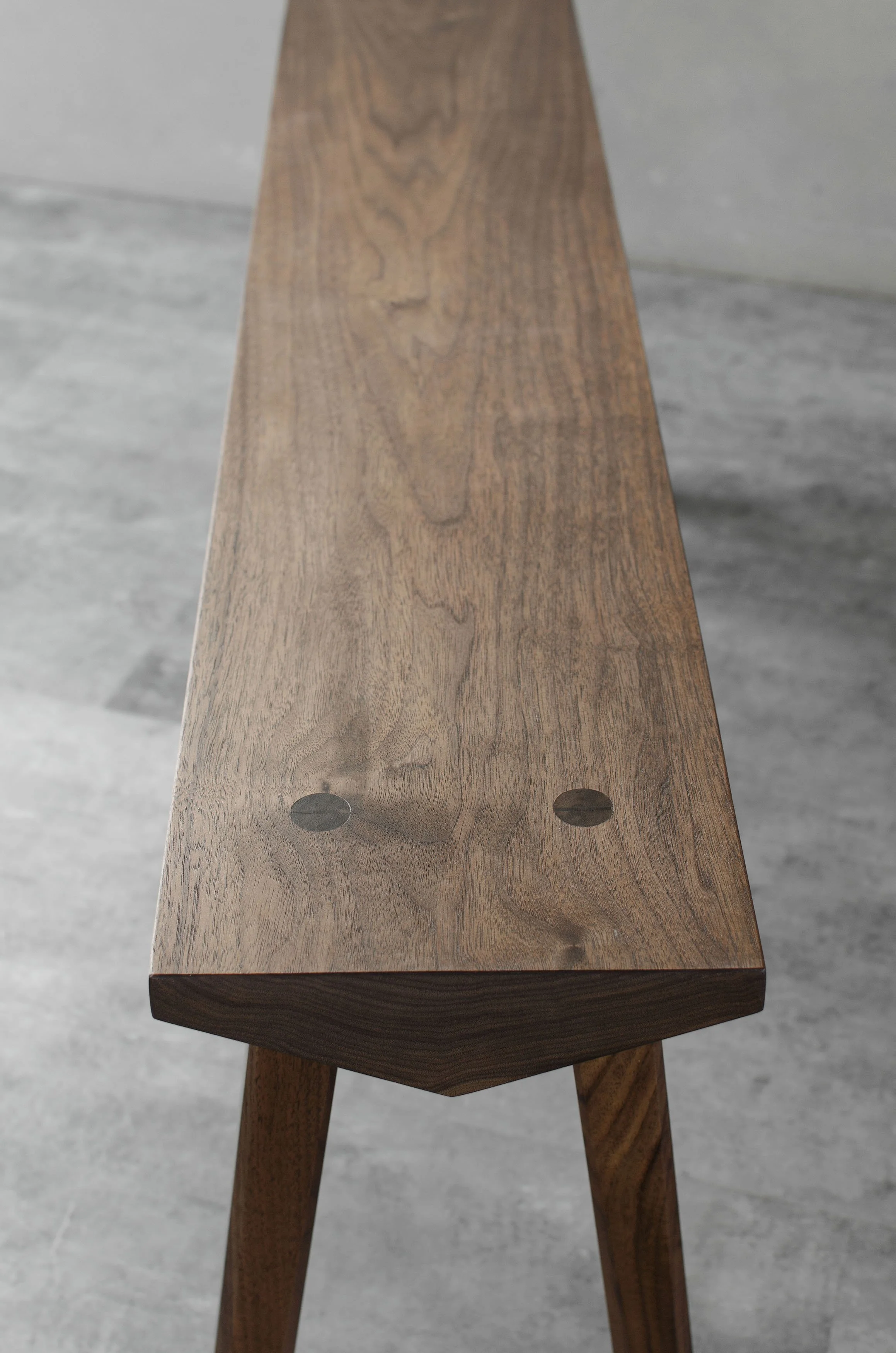 Assembler un banc en bois