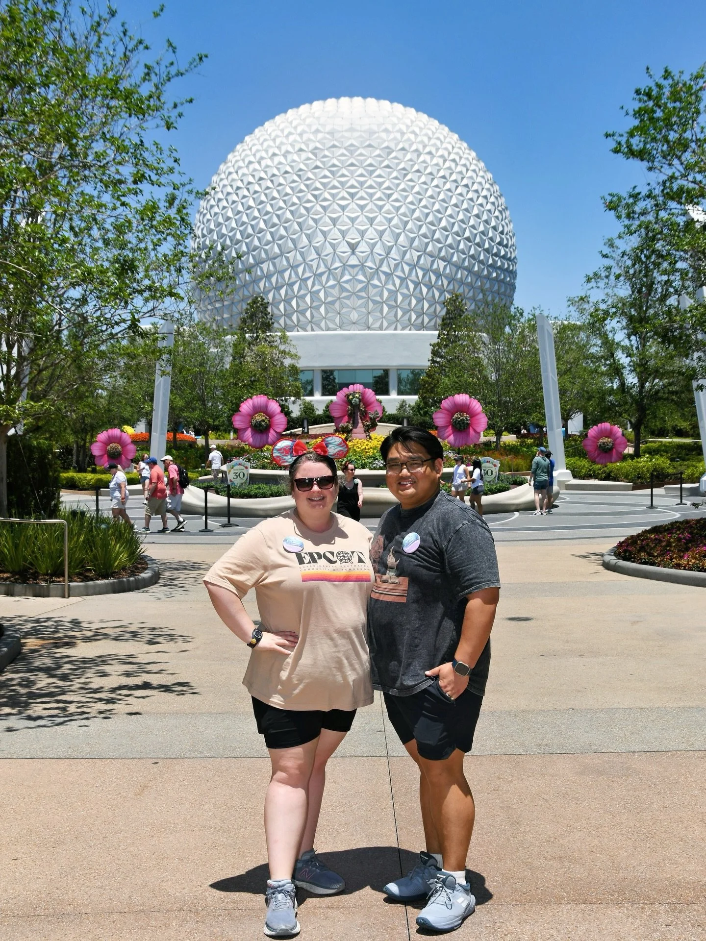 ✨EPCOT Festivals✨

Flower and Garden is really in bloom over at EPCOT right now and is such a fun festival! 

So much delicious food from 20+ outdoor kitchens and SO MANY incredible topiaries around the park 😍 

Not to mention the colorful gardens a