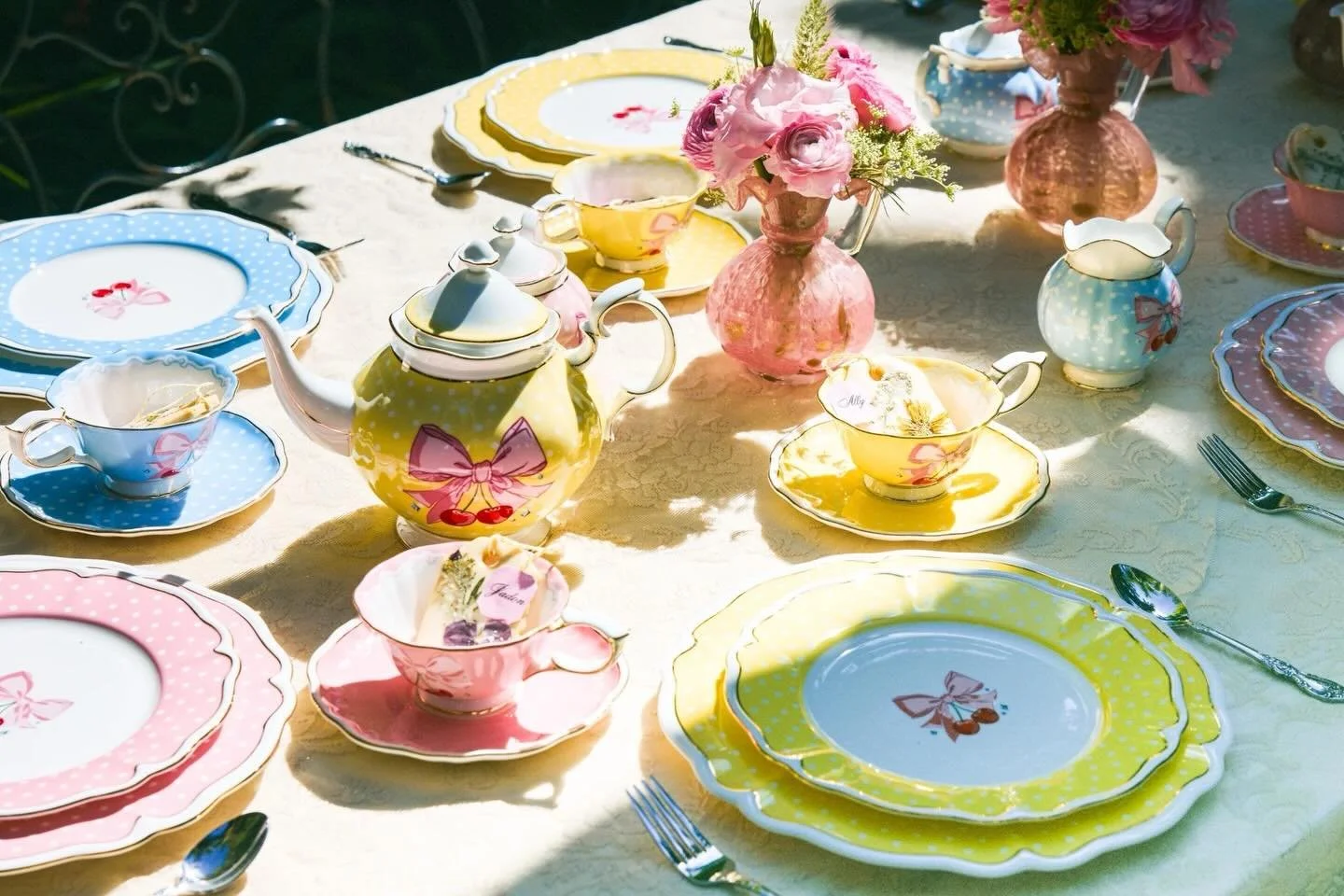 Will never be over this teaware collab between @marilynmonroe x @noon.and.moon