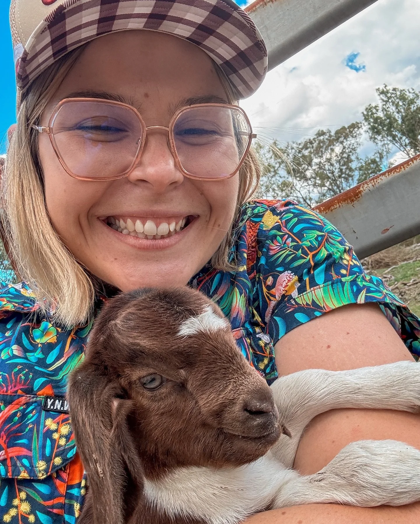 Swipe for the cutest lil pudgy goat face. I could watch him literally alllll day 🥹😭