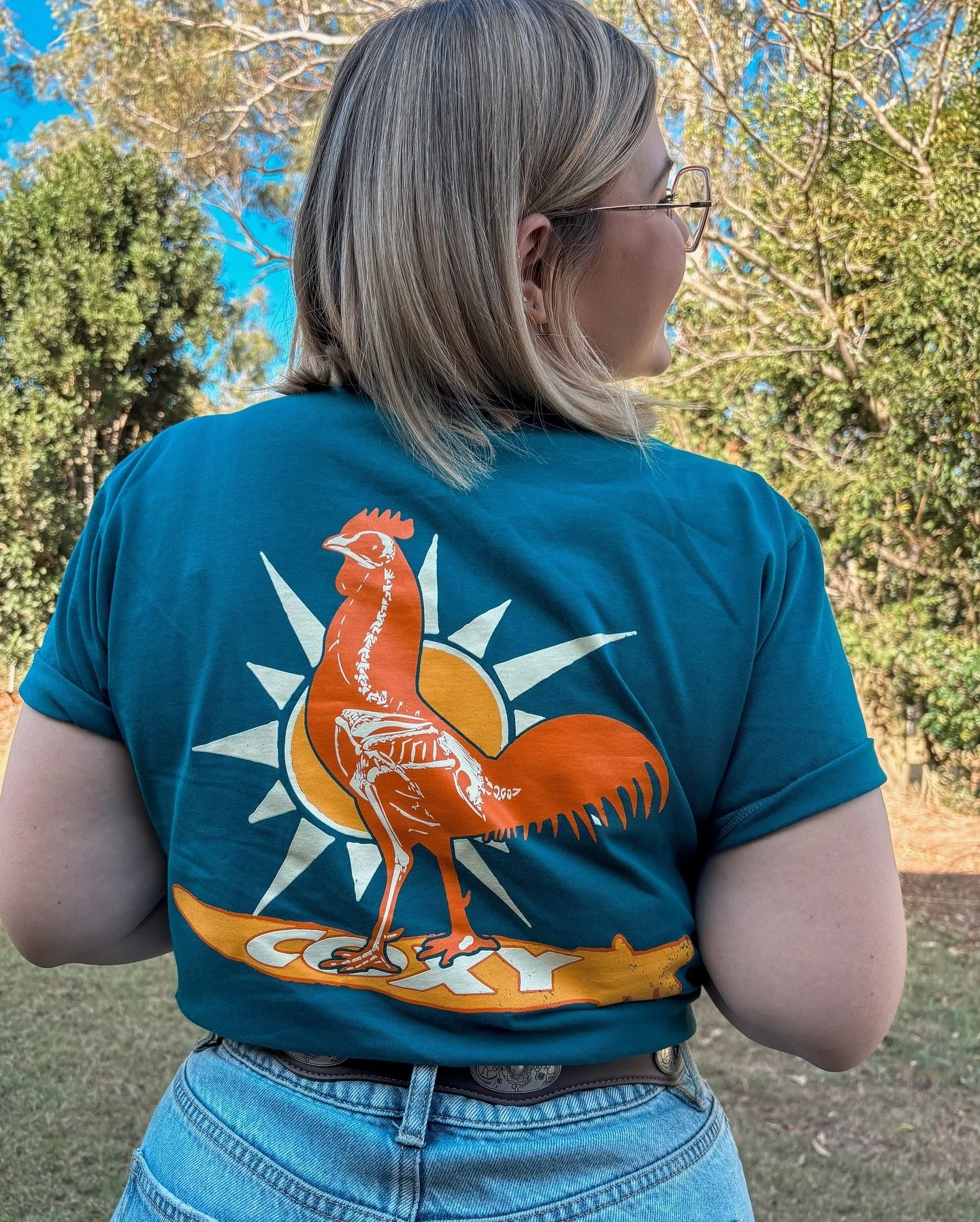 About 37 seconds before Brad wet me with the sprinkler…… 🤦🏼‍♀️ our new surfing skeleton chicken tee. Sizes S-3XL, and up for preorder right now on the website 🏄🏼‍♀️🐥