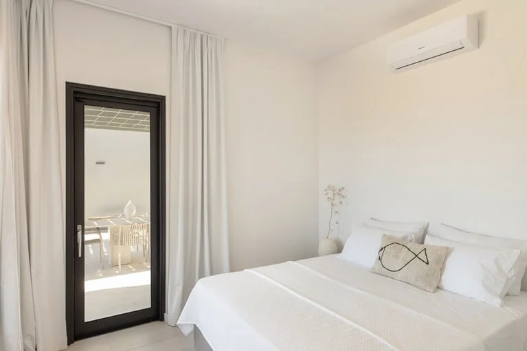 MoonhouseParos-guesthouse1-6.jpg