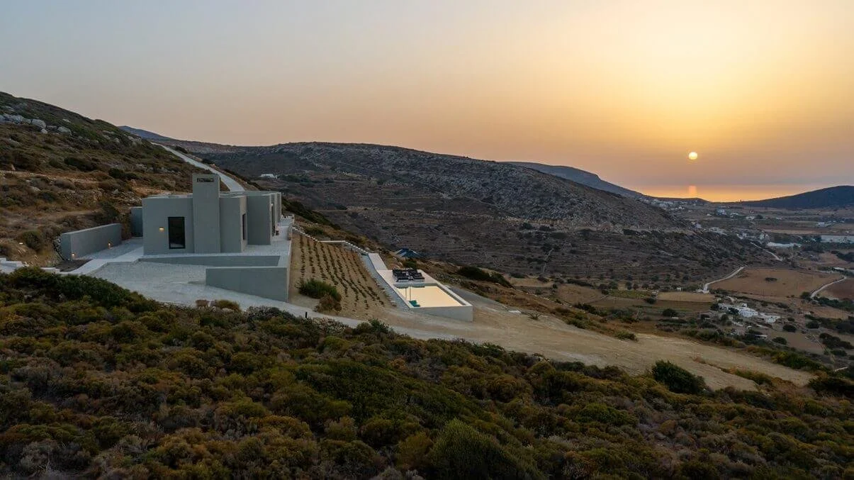 MoonhouseParos-outside-1.jpg