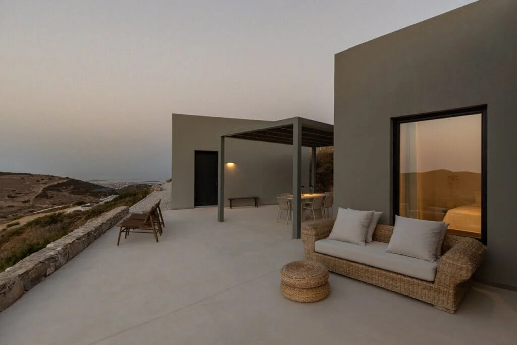 MoonhouseParos-guesthouse-terras-1-1024x683.jpg
