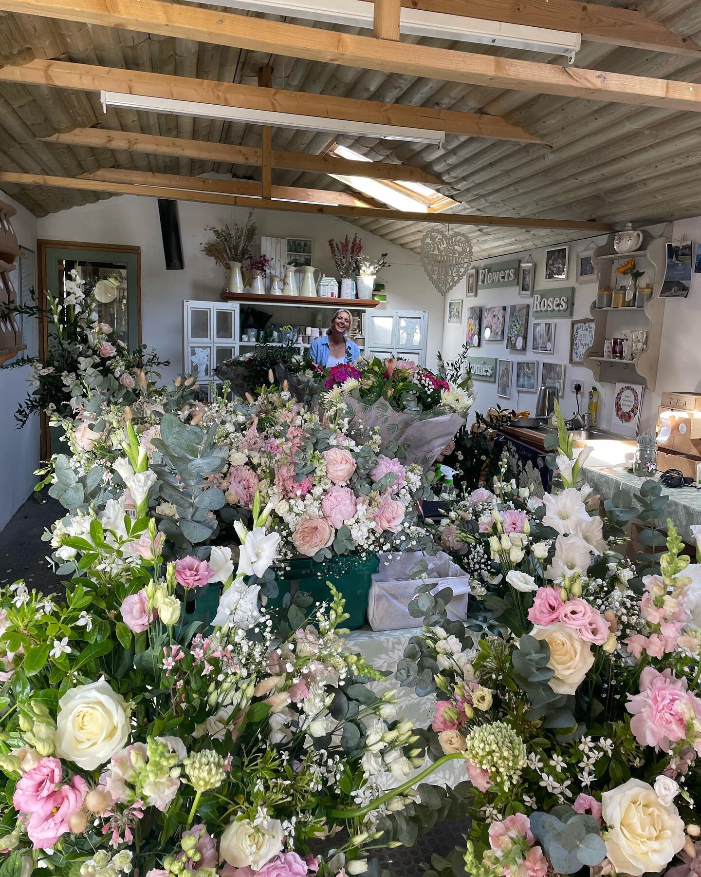 A sea of blush pink here this evening 🌿🌸🌿 so grateful to have a bigger barn not sure how I managed before ! All ready for early deliveries tomorrow 🌸🌿 #weddingseason #weddingflowers #blushpinkflowers #cornwall #cornwallweddingflorist #maywedding