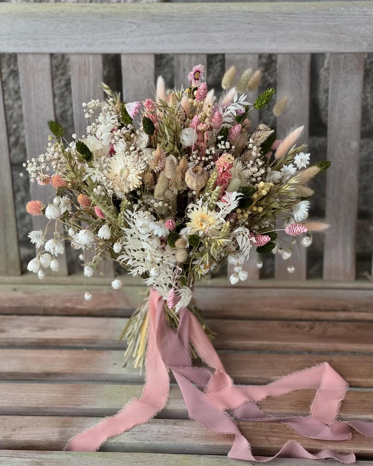 My last wedding of the year & the prettiest dried flowers for Sarah & Darren πΎπΈ Congratulations to you both married at @knightor_weddings πΎπΈ #driedflowers #weddingbouquets #sustainableflowers #weddingflorist #chiffonribbon #bridesbouquet