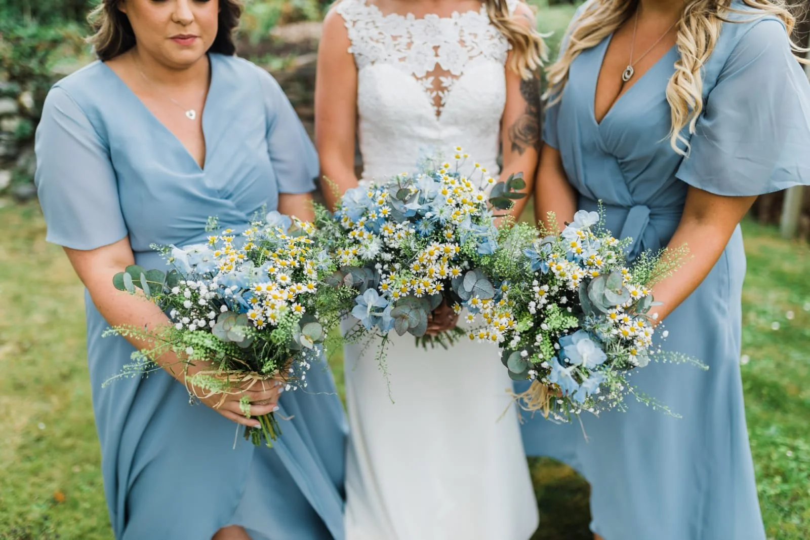 blue and green bridesmaids bouquets