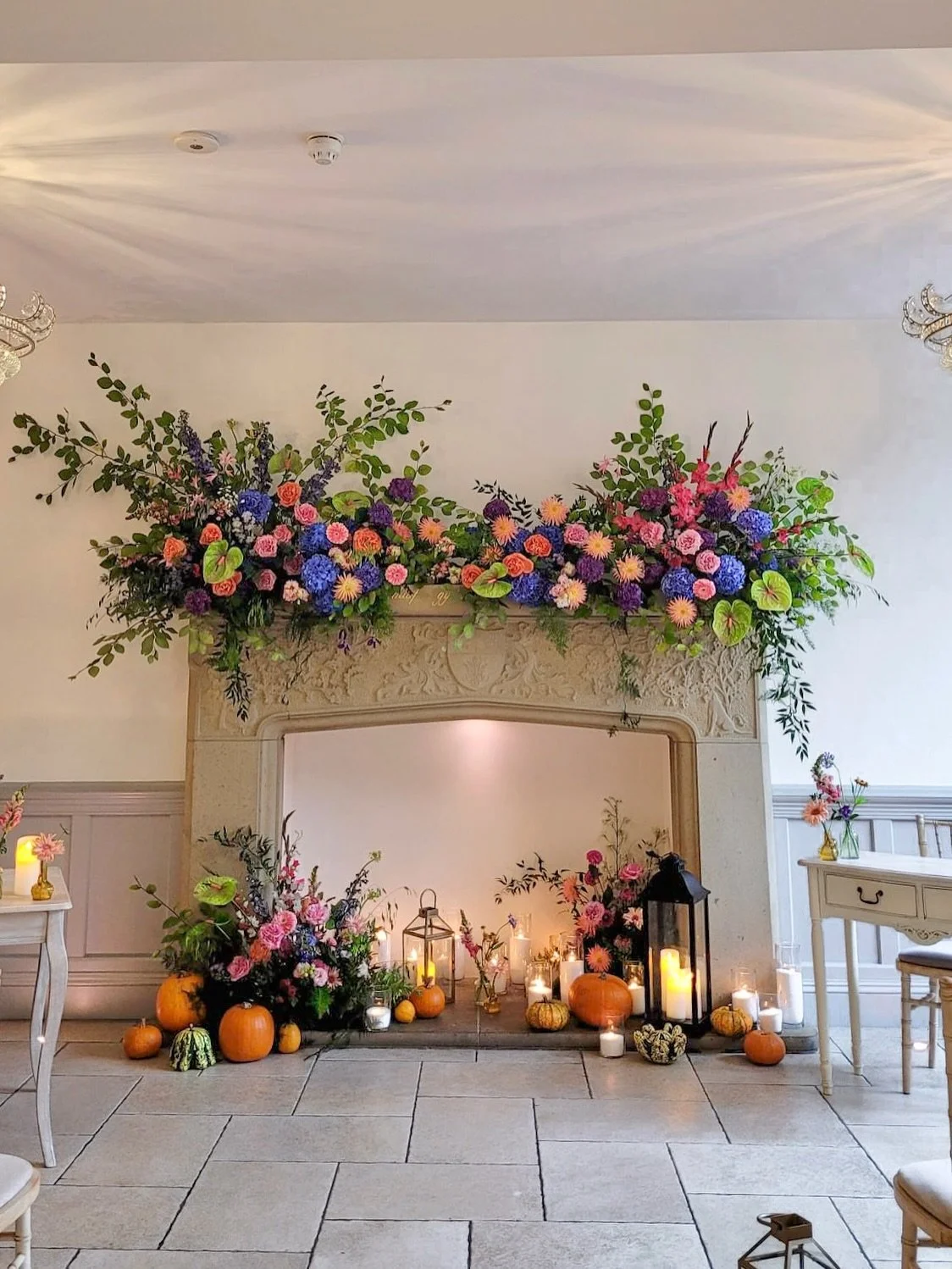 A seasonal backdrop for Korrin &amp; Simon&rsquo;s vow exchange at the stunning @tyndwrhall ✨

LOVE a grand, statement fireplace &amp; had my eye on this one for a while 😍 the wild beech, glowing lanterns &amp; pumpkin styling made for a cosy, quint