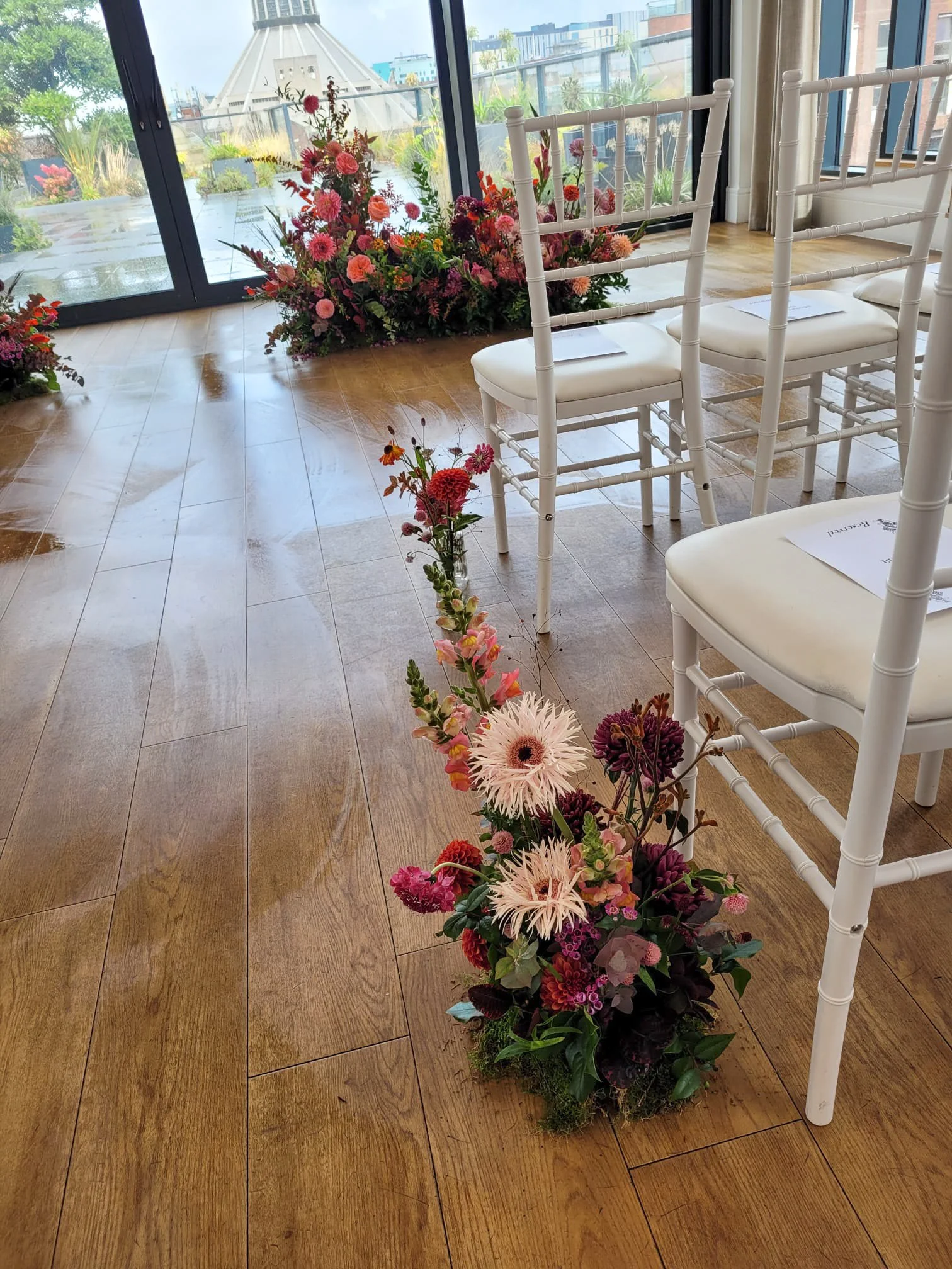 aisle flowers for autumn wedding